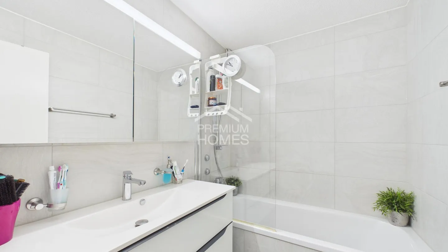 Renovated Apartment with Balcony - Photo 10 of 13