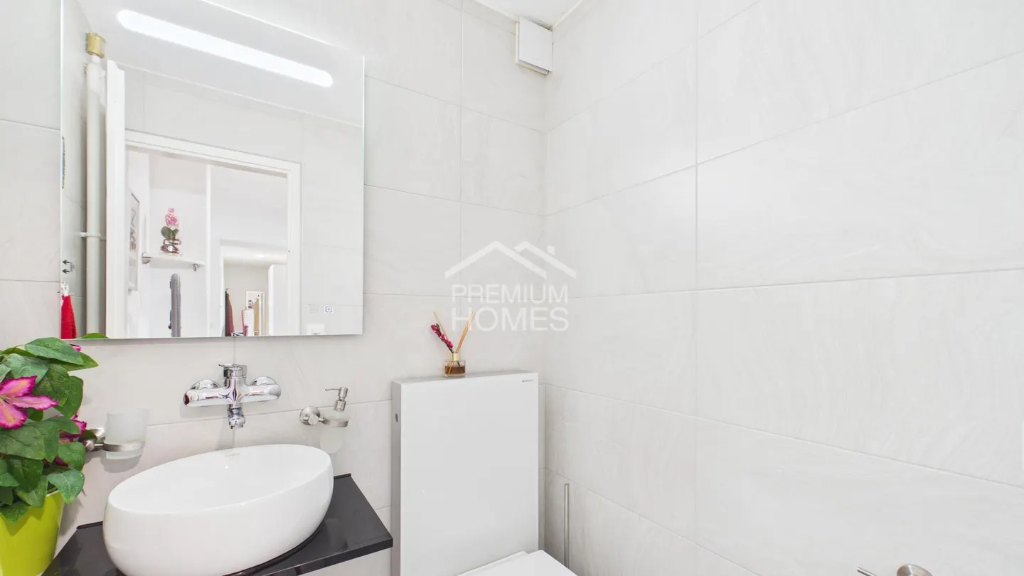 Renovated Apartment with Balcony - Photo 11 of 13