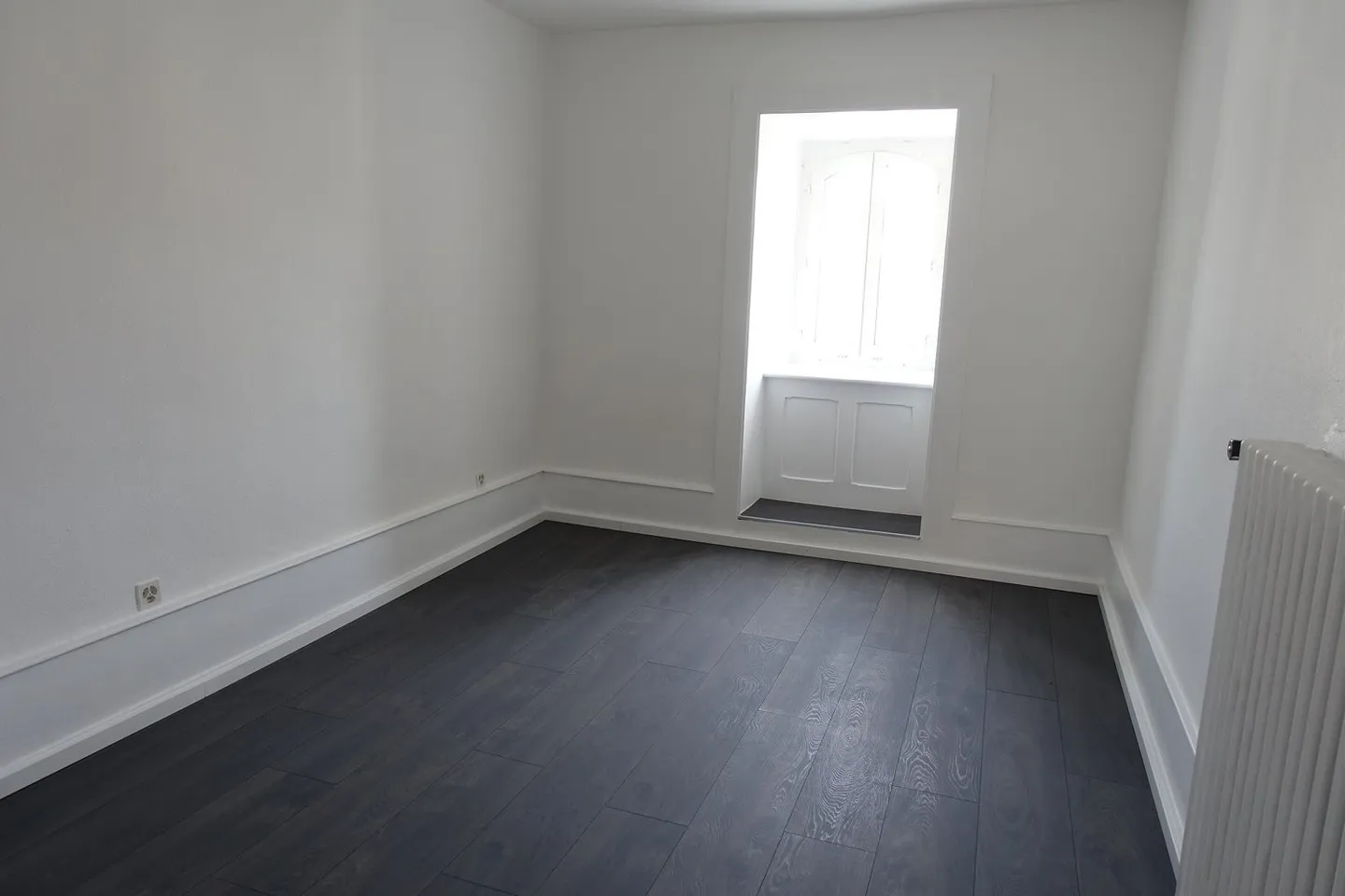 3 MODERN ROOMS CLOSE TO ALL AMENITIES! - Photo 4 of 6