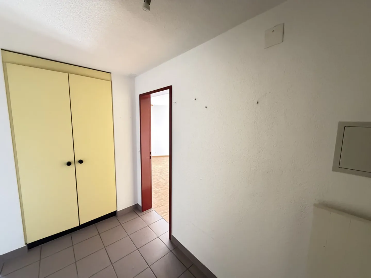 Ruhig nur wenige Schritte von Geschäften entfernt - Foto 8 von 8