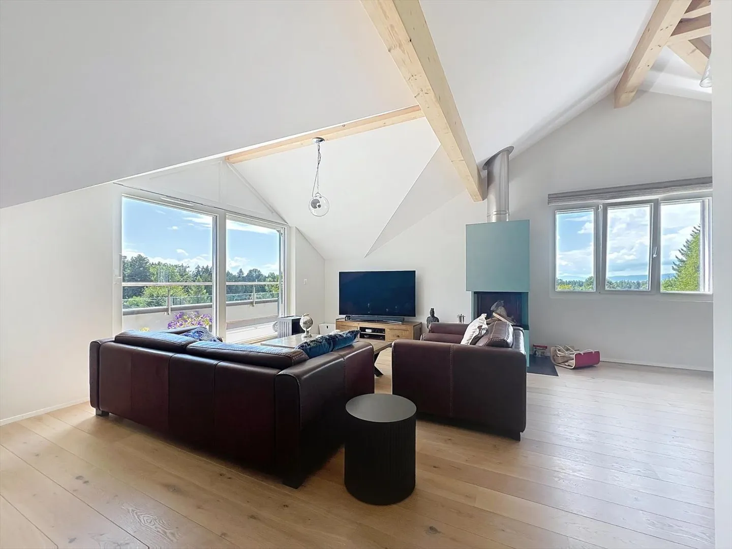 Prächtiges Dachgeschoss mit gemeinsamem baumgesäumtem Park - Foto 3 von 7