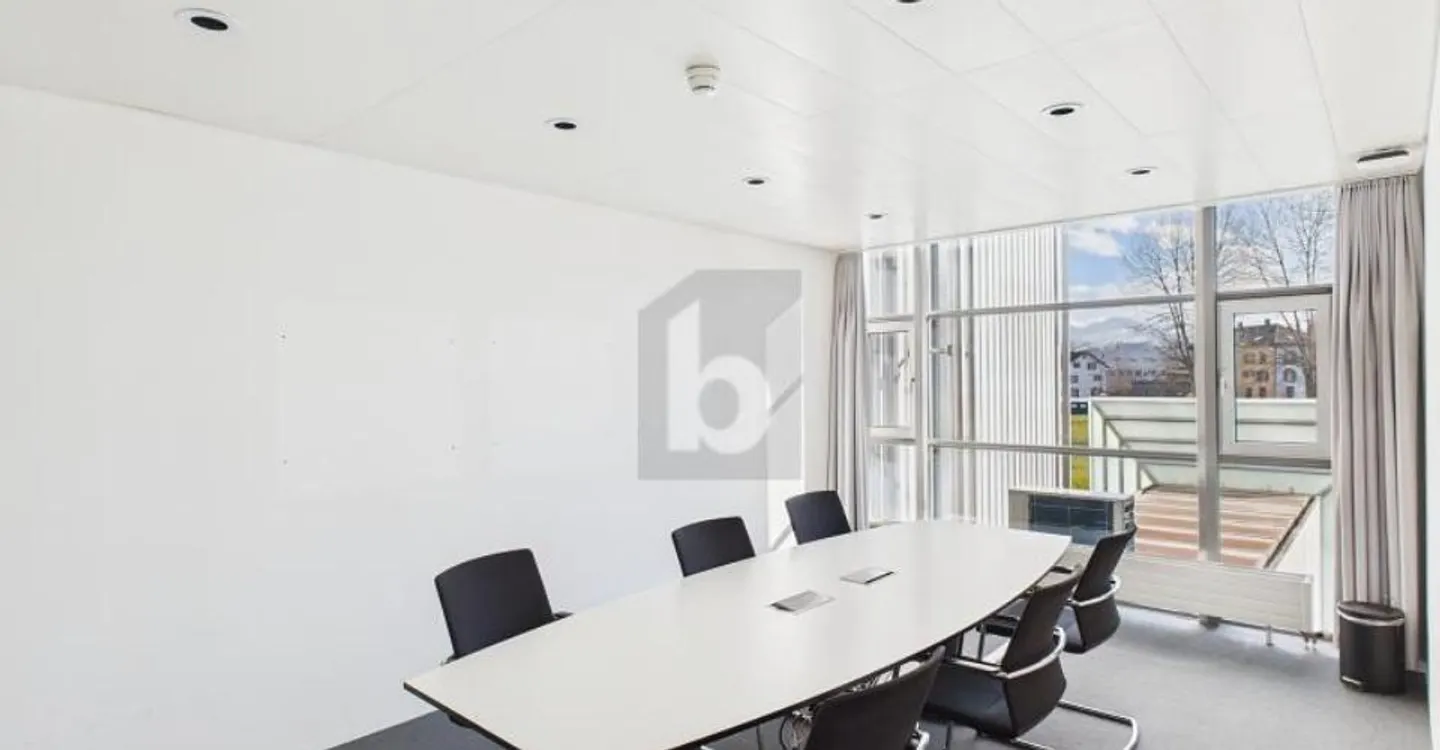 MODERN, CENTRAL AND HIGH-QUALITY - Photo 4 of 6