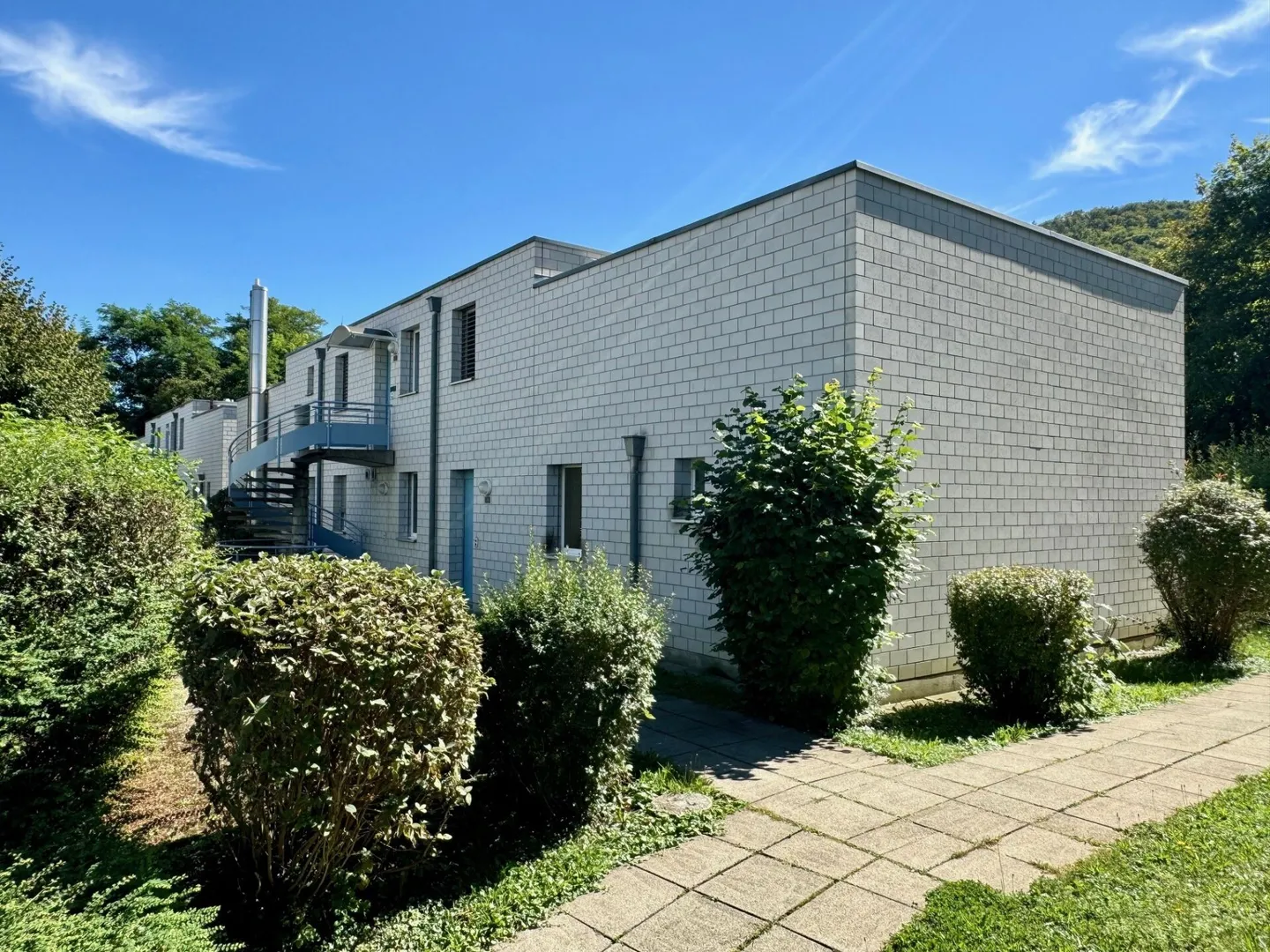 Itingen / Appartement au rez-de-chaussée de 4,5 pièces à gauche - Photo 1 sur 8