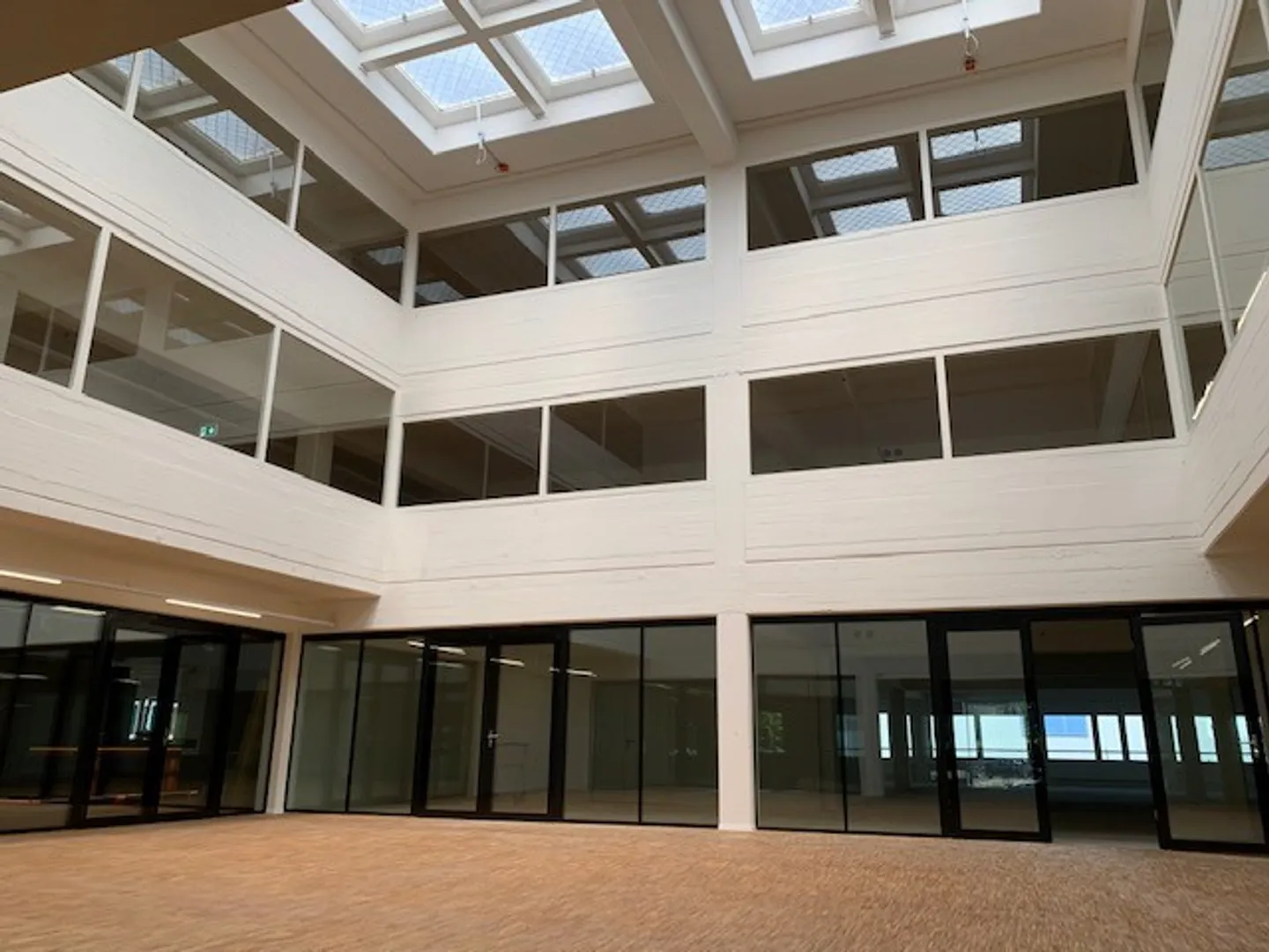 Gewerbe-/ Büro- / Praxisfläche zu vermieten: Nur noch 500 m2 verfügbar! - Foto 1 von 10