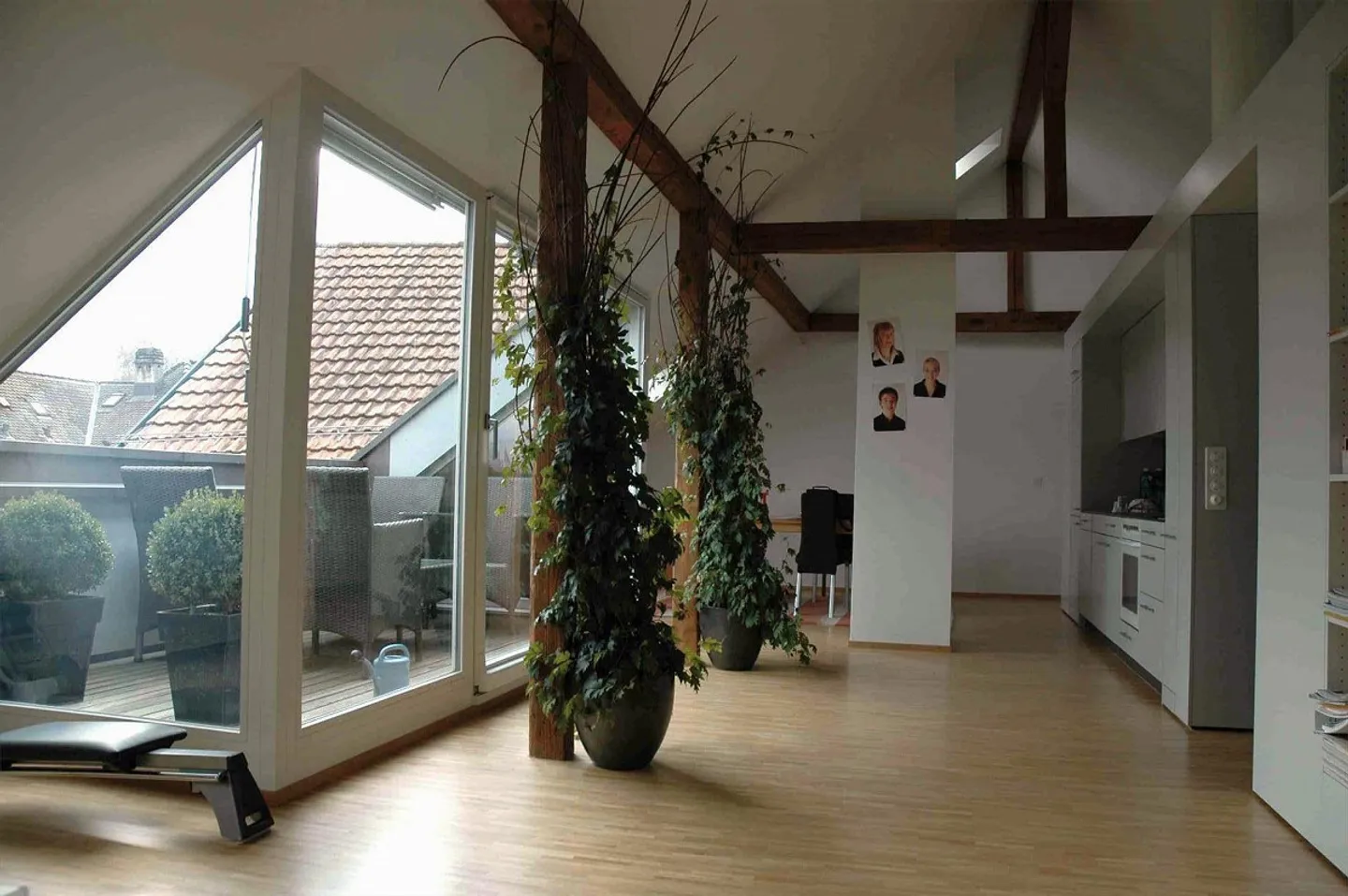 Attico attraente con terrazza sul tetto nel popolare quartiere Mattenhof - Foto 5 di 27