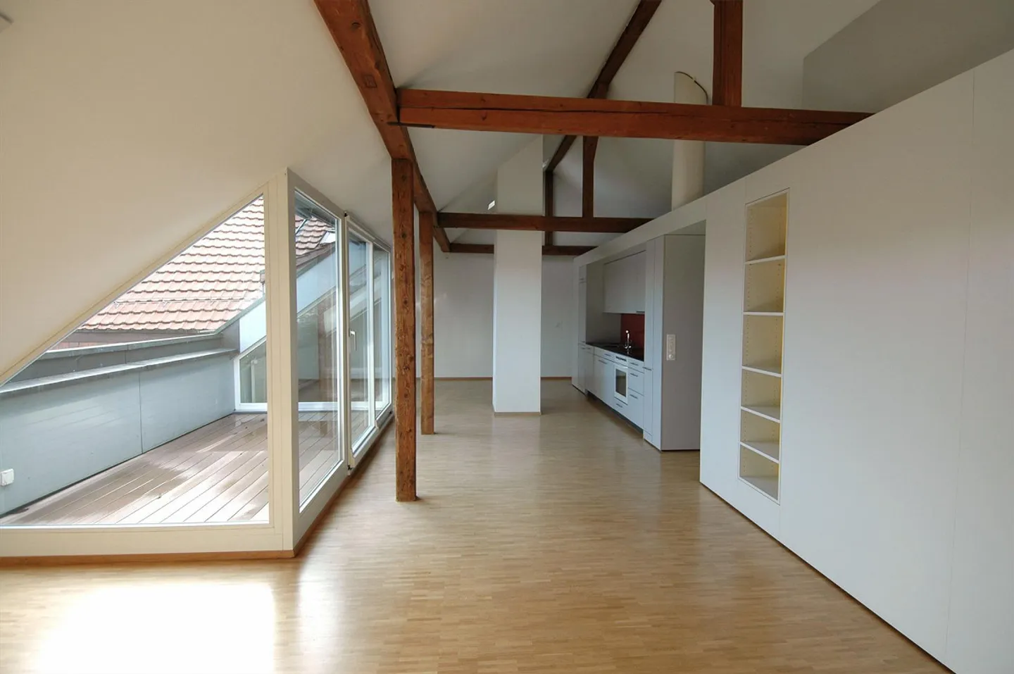 Attico attraente con terrazza sul tetto nel popolare quartiere Mattenhof - Foto 7 di 27