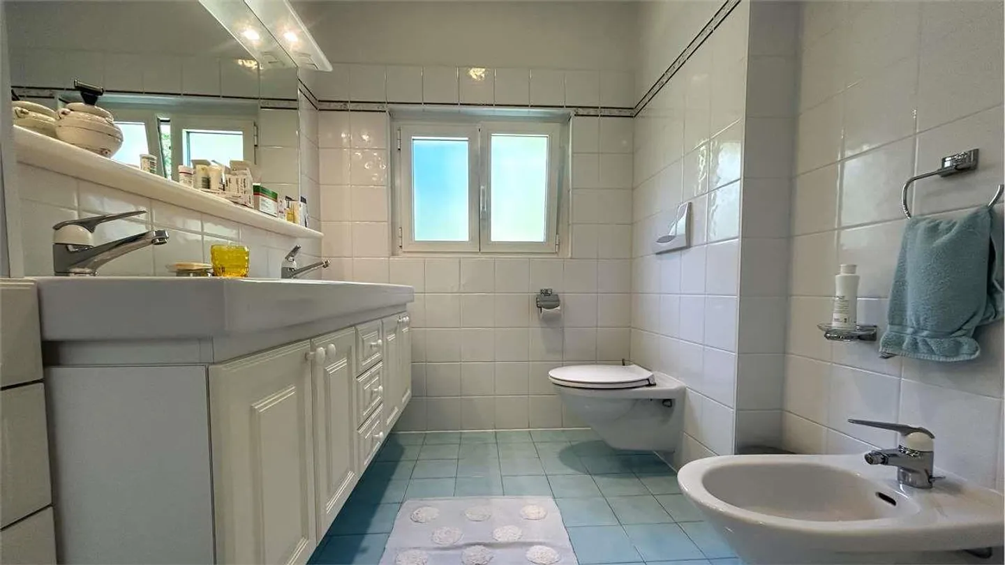 Exklusive Villa mit Garten und offener Aussicht - Foto 10 von 13