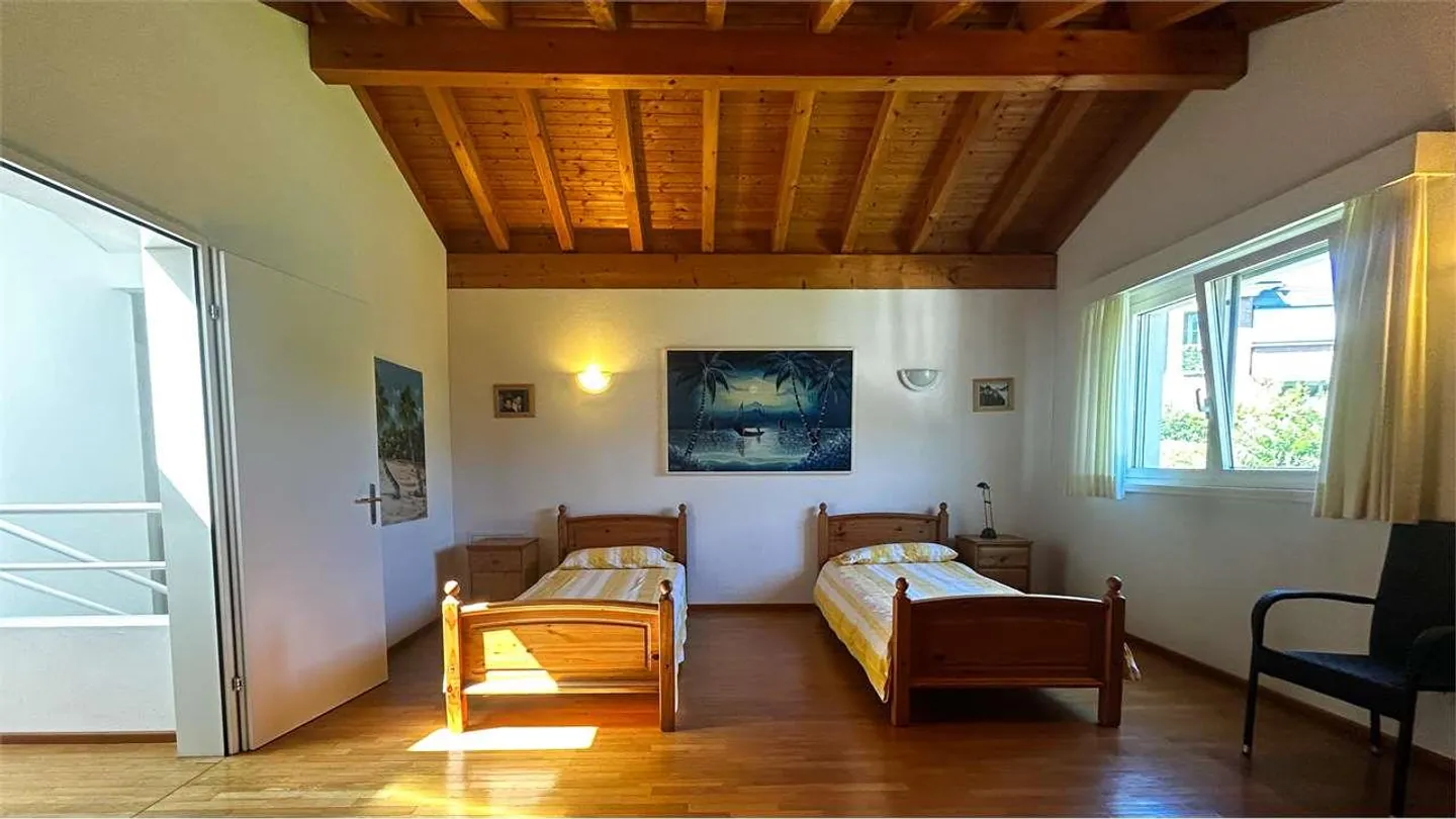 Exklusive Villa mit Garten und offener Aussicht - Foto 11 von 13