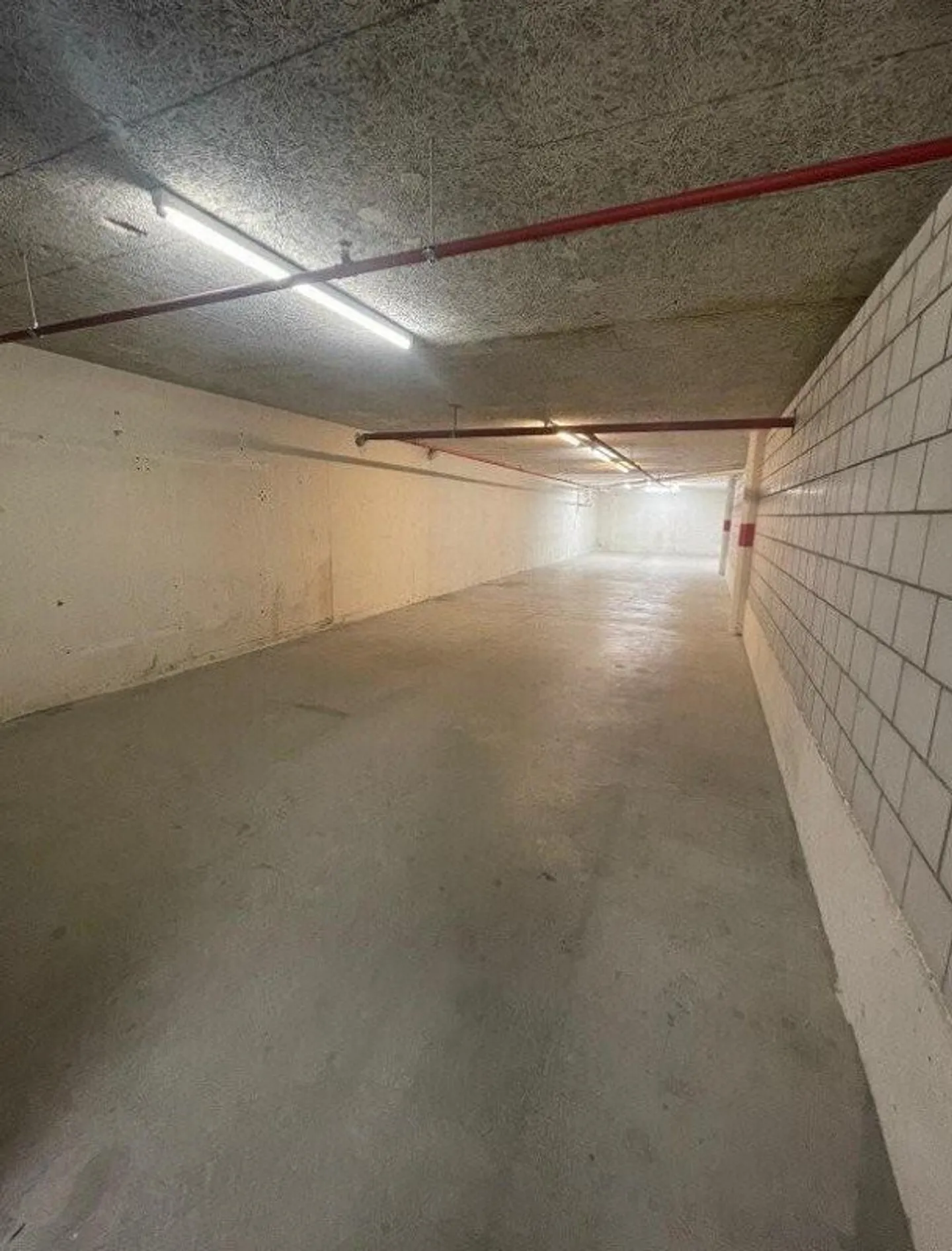 AFFITTO SENZA DEPOSITO - Magazzino in posizione centrale a Bremgarten - Foto 3 di 6