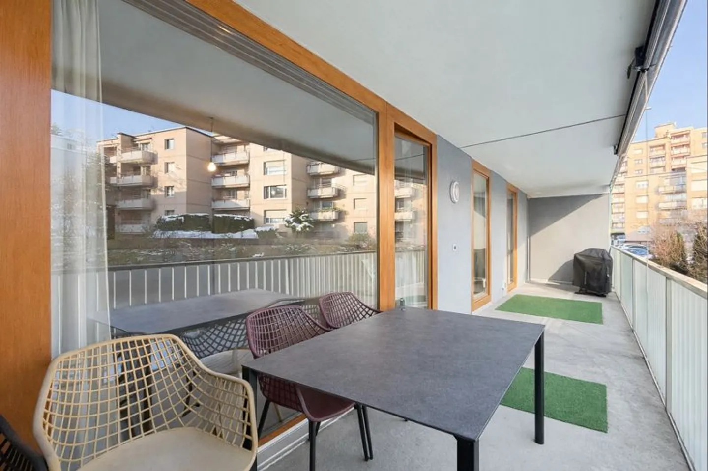 Fantastique appartement de 4 1/2 pièces avec 2 balcons spacieux / vue panoramique - Photo 2 sur 9