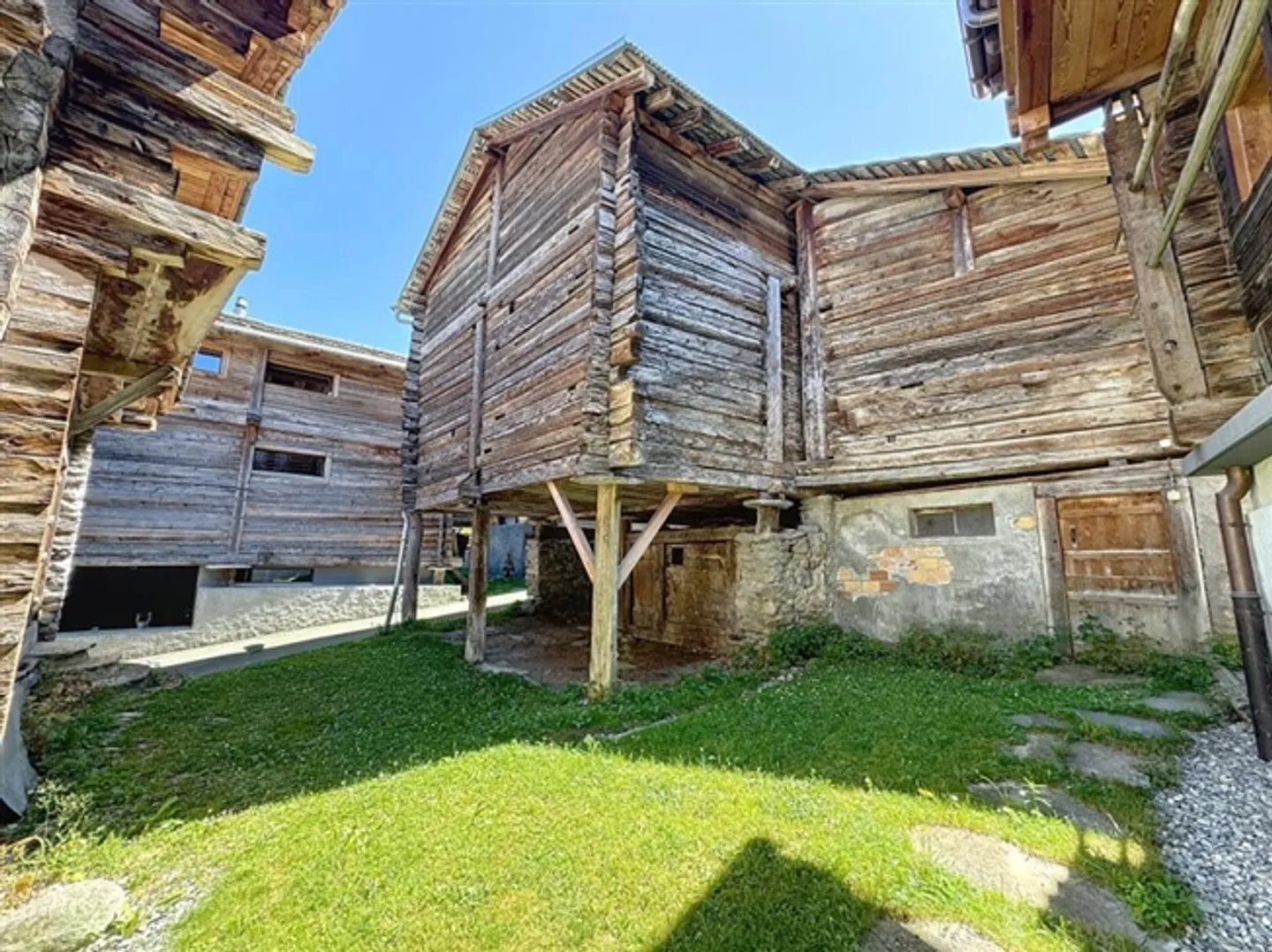 «Charakterscheune zum Renovieren - Ein schlüsselfertiges Projekt in Bruson» - Foto 1 von 8