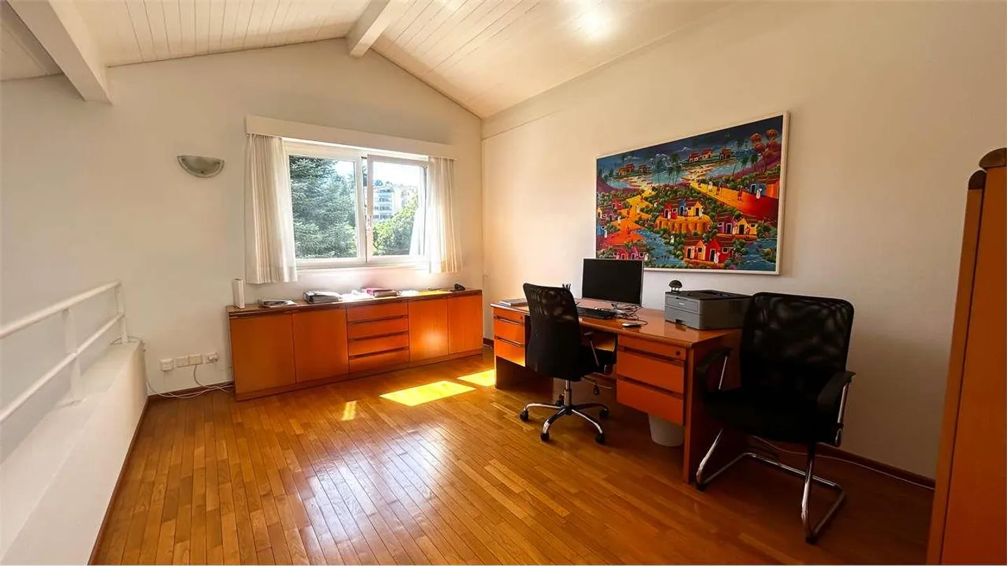 Exklusive Villa mit Garten und offener Aussicht - Foto 13 von 13