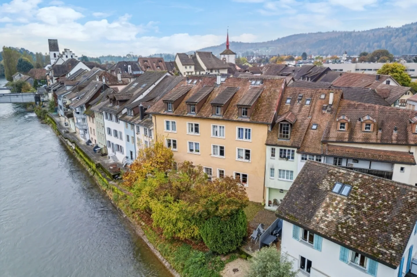 Affascinante proprietà residenziale e commerciale con 8 unità - Foto 1 di 11