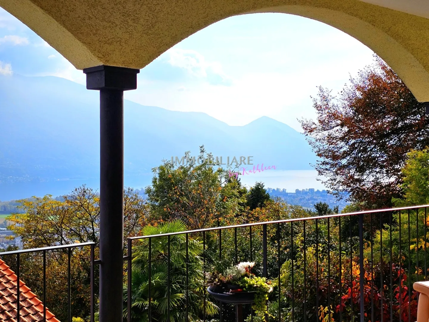Duplex : 2 grandes terrasses, part de jardin, vue sur le lac, piscine, résidence principale - Photo 1 sur 18