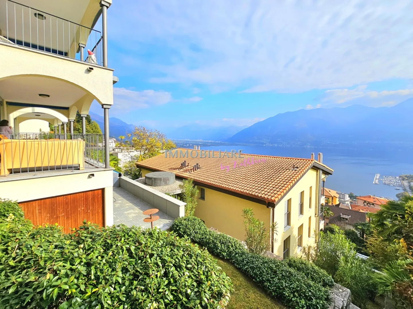 Duplex : 2 grandes terrasses, part de jardin, vue sur le lac, piscine, résidence principale - Photo 9 sur 18