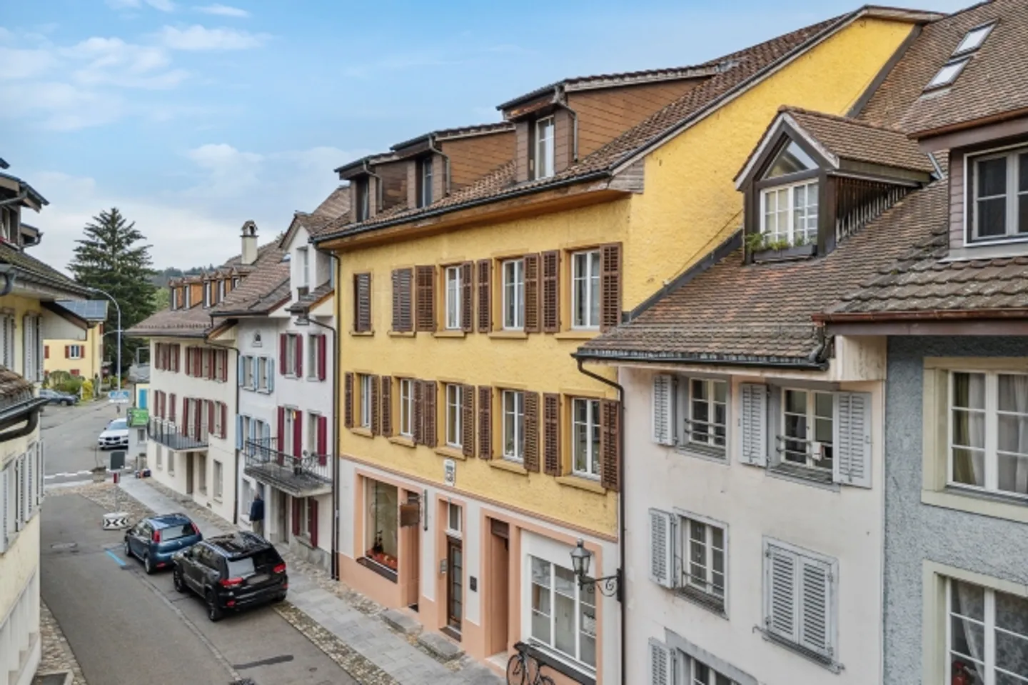 Affascinante proprietà residenziale e commerciale con 8 unità - Foto 2 di 11