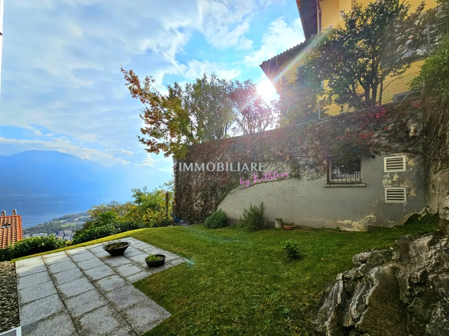 Duplex : 2 grandes terrasses, part de jardin, vue sur le lac, piscine, résidence principale - Photo 7 sur 18