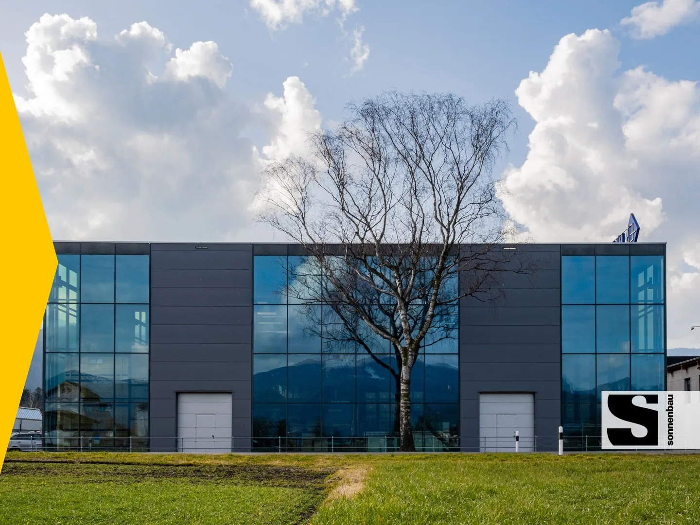 Moderna sala di produzione o magazzino con quasi 11 m di altezza - Foto 1 di 8