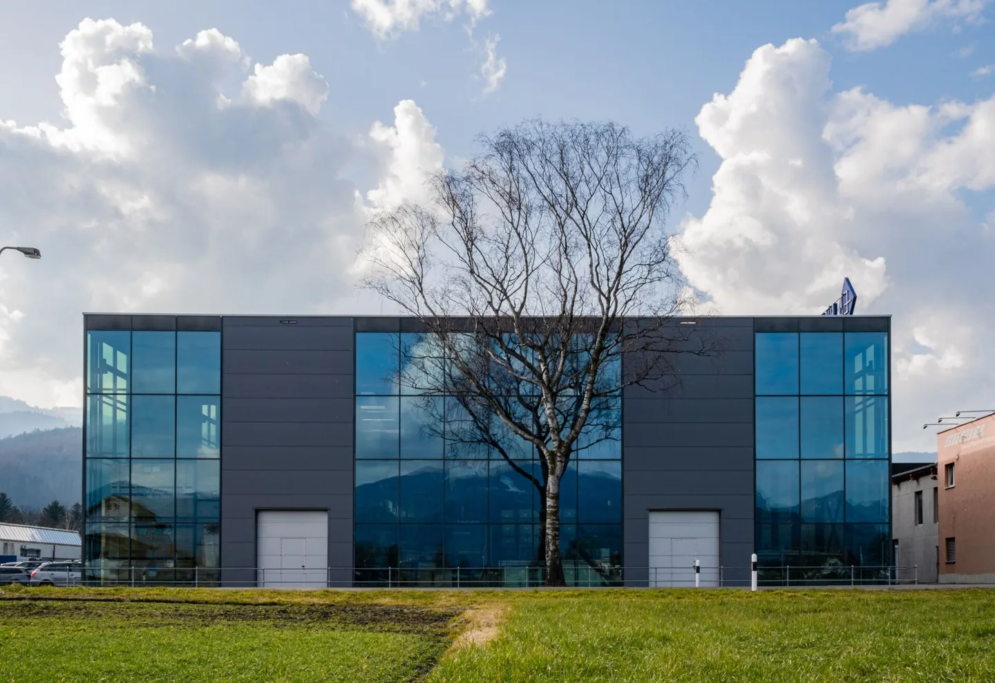 Moderna sala di produzione o magazzino con quasi 11 m di altezza - Foto 2 di 8