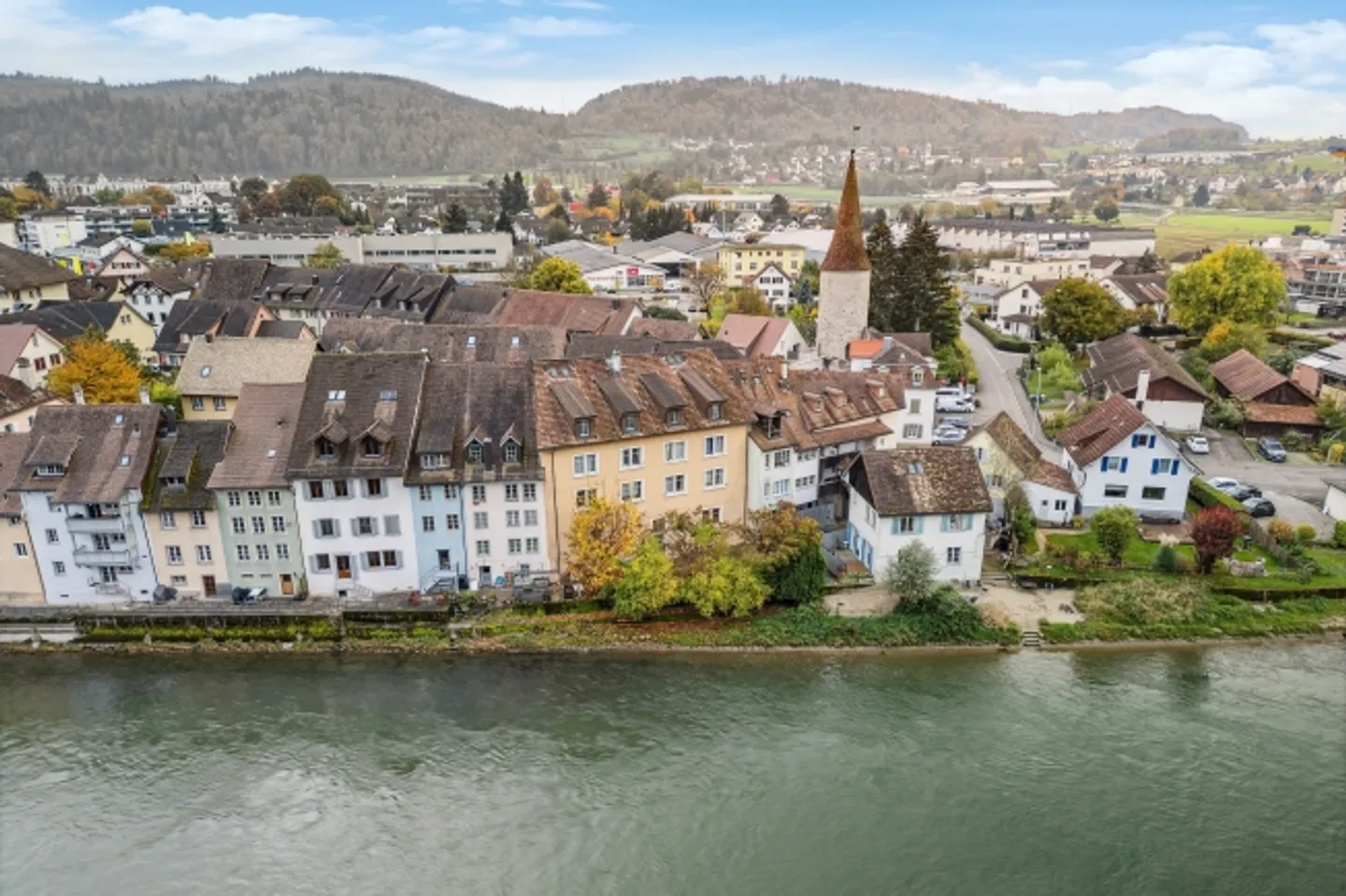 Affascinante proprietà residenziale e commerciale con 8 unità - Foto 6 di 11