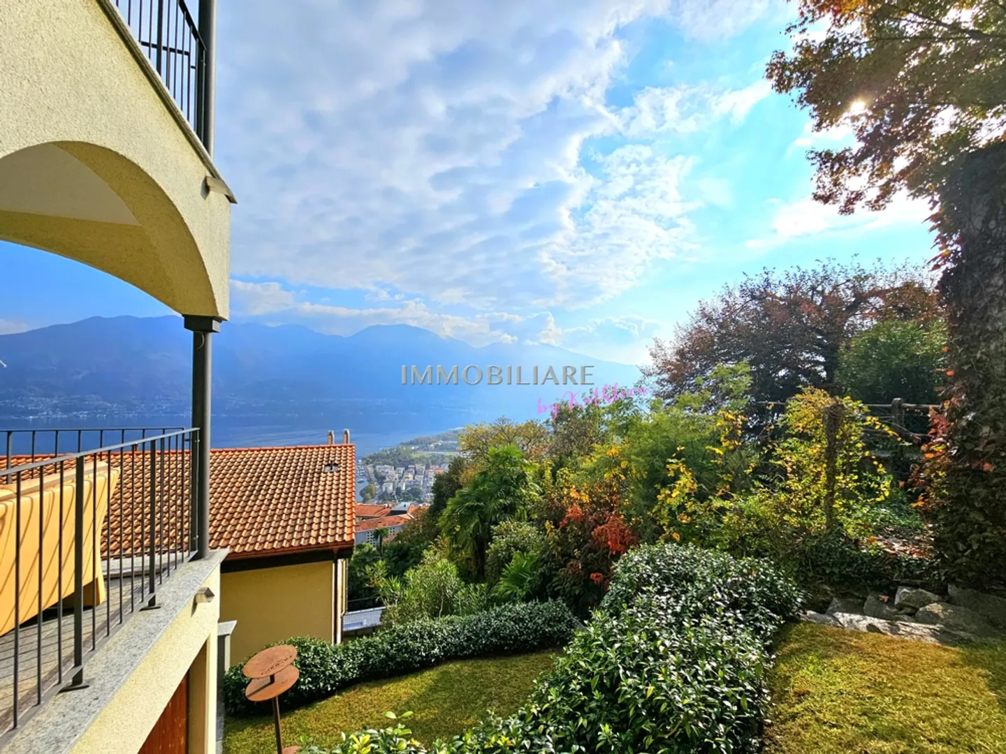 Duplex : 2 grandes terrasses, part de jardin, vue sur le lac, piscine, résidence principale - Photo 12 sur 18