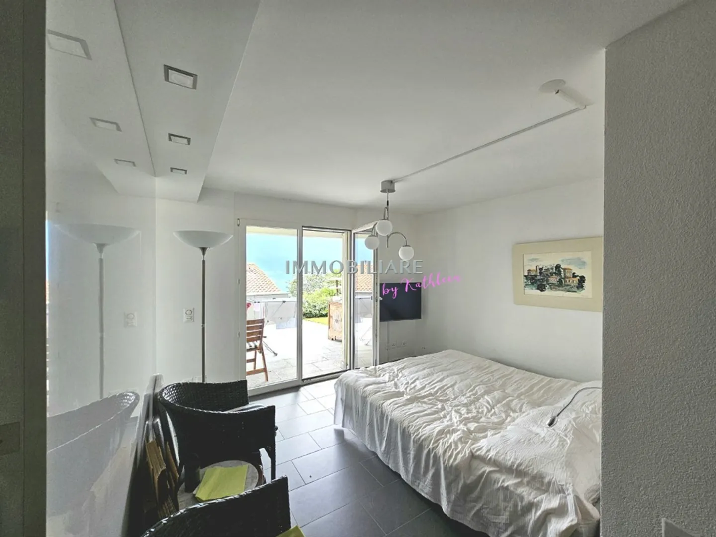 Duplex : 2 grandes terrasses, part de jardin, vue sur le lac, piscine, résidence principale - Photo 14 sur 18