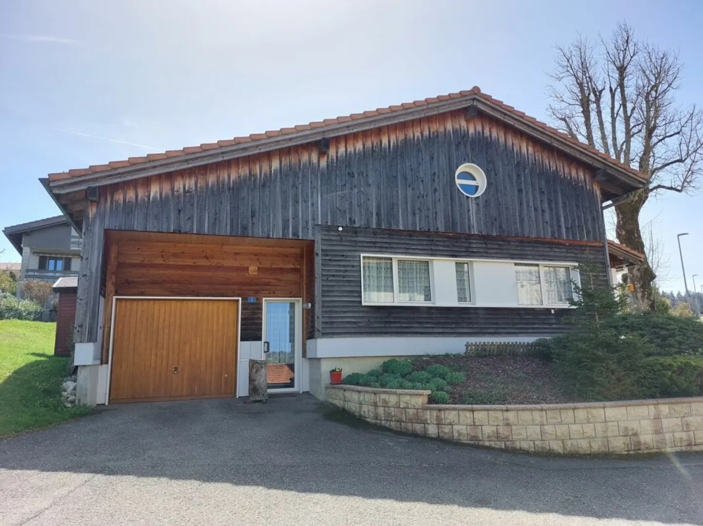 VILLA UNIFAMILIARE CON GRANDE GIARDINO - Foto 3 di 12