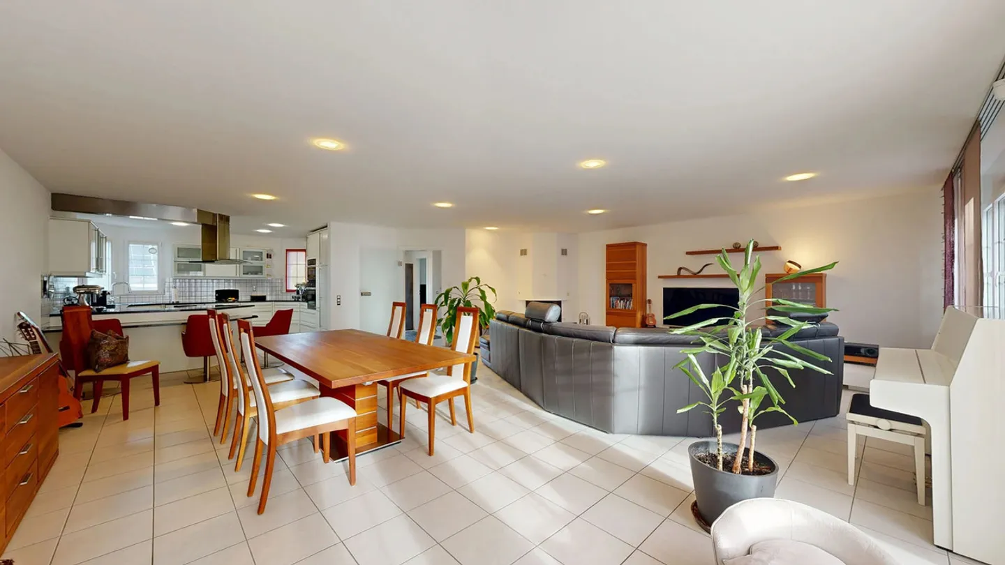 Family-friendly 5.5-room semi-detached house with fireplace and sauna - Photo 3 of 23