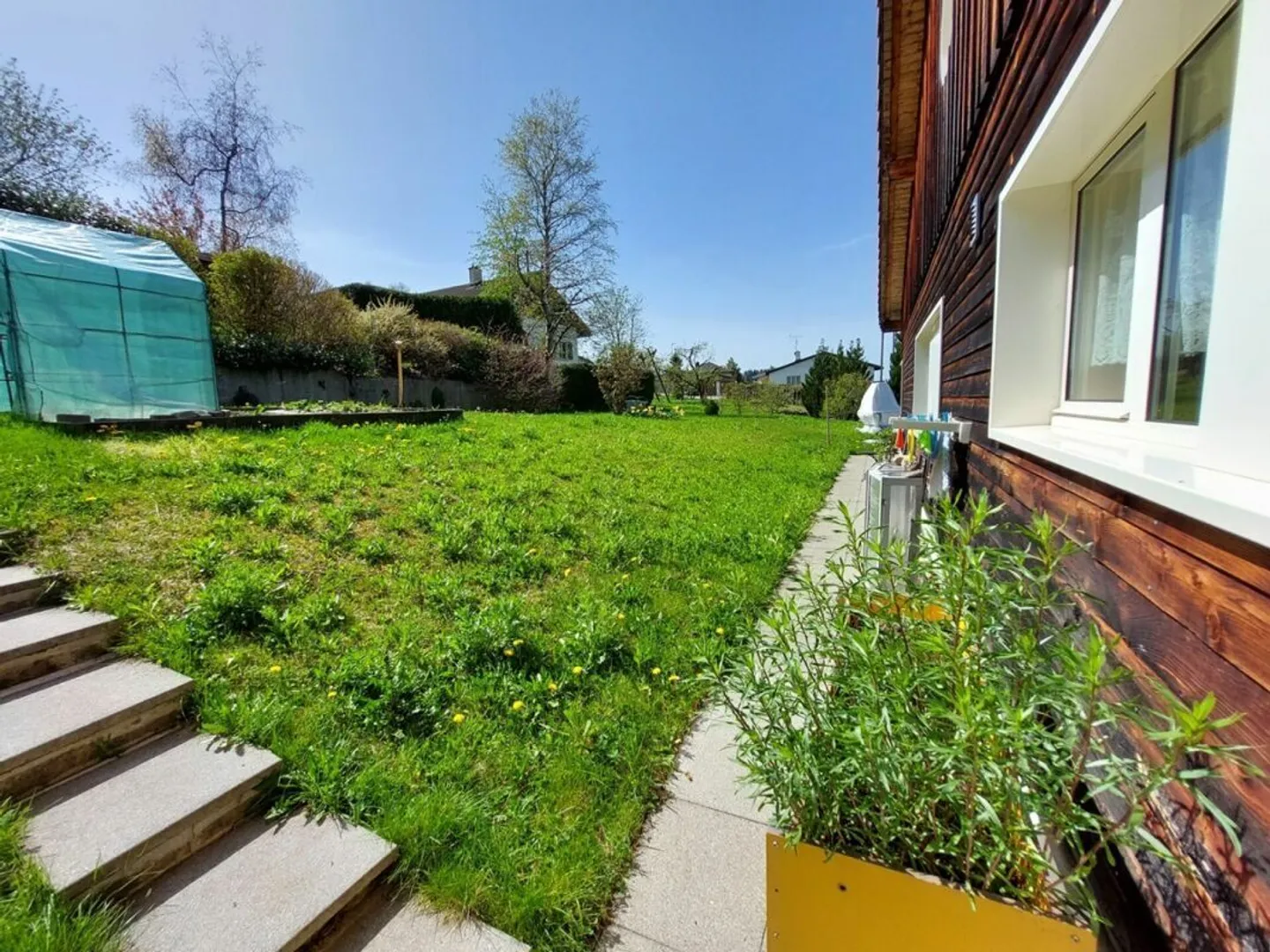 VILLA UNIFAMILIARE CON GRANDE GIARDINO - Foto 5 di 12