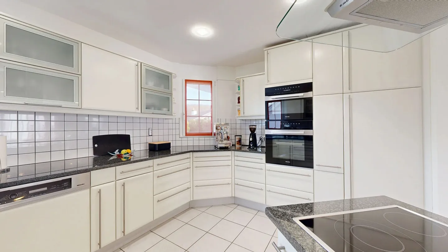 Family-friendly 5.5-room semi-detached house with fireplace and sauna - Photo 8 of 23