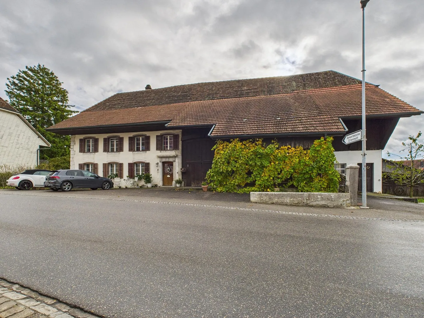 Historic 8.5-Room Farmhouse with Charm, Horse Stable and Large... - Photo 4 of 8