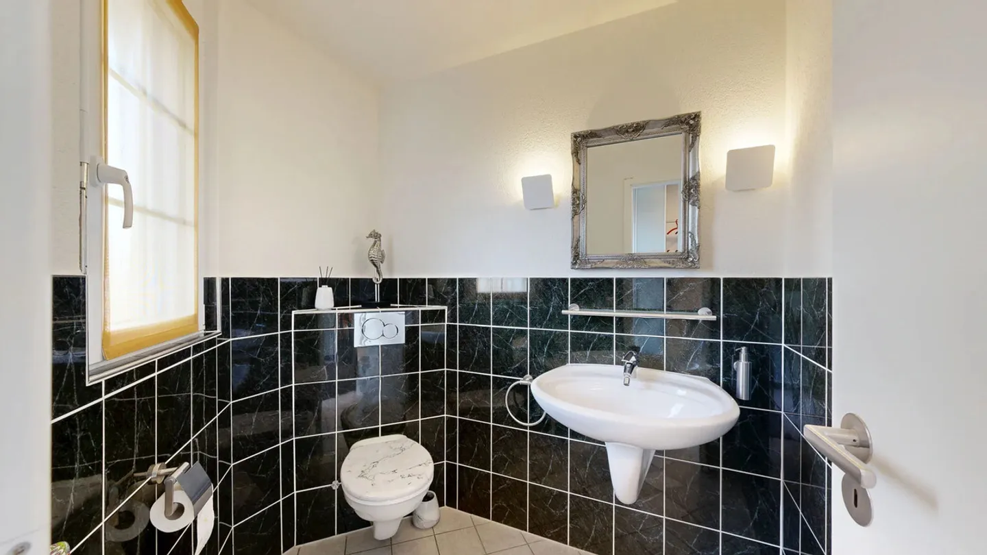 Family-friendly 5.5-room semi-detached house with fireplace and sauna - Photo 9 of 23