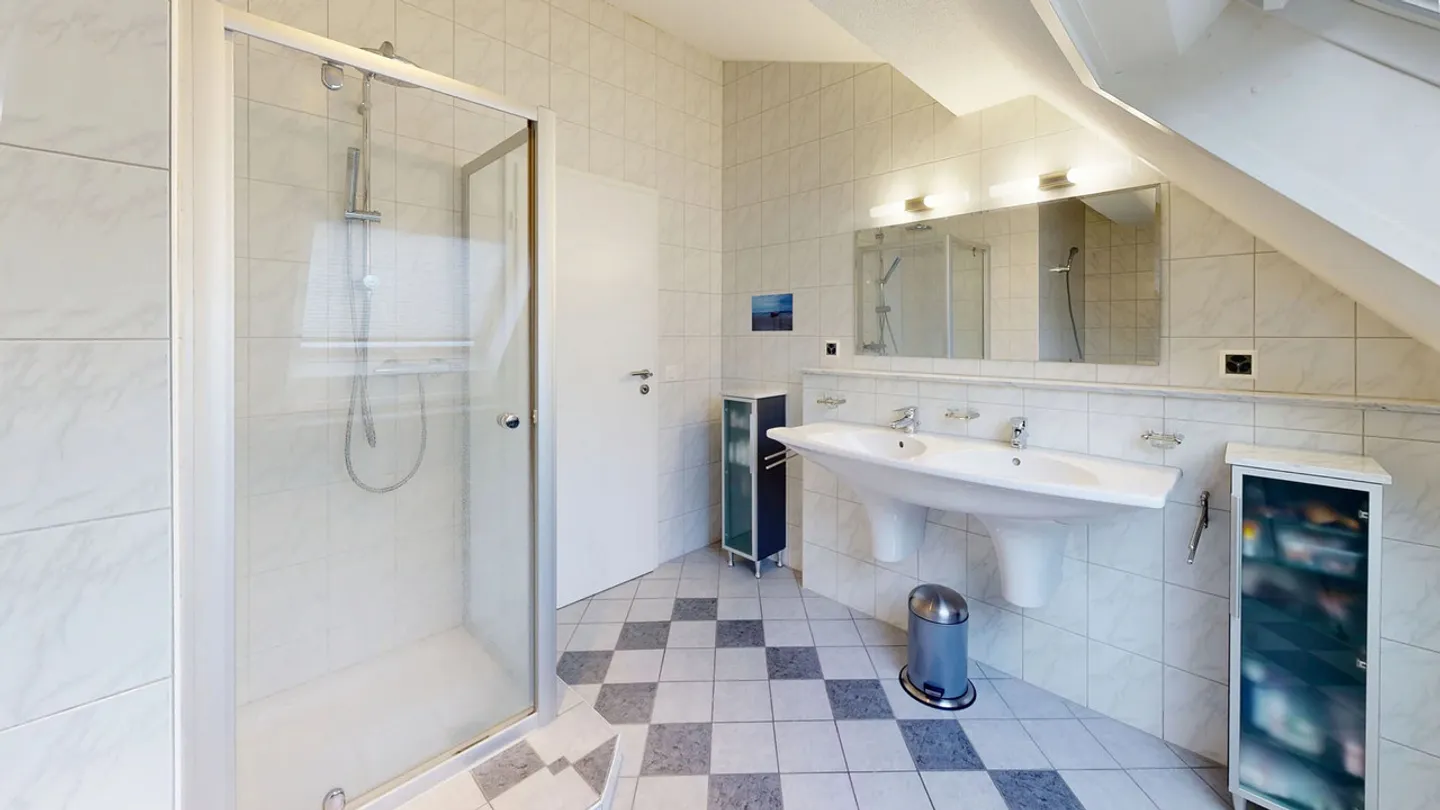 Family-friendly 5.5-room semi-detached house with fireplace and sauna - Photo 14 of 23