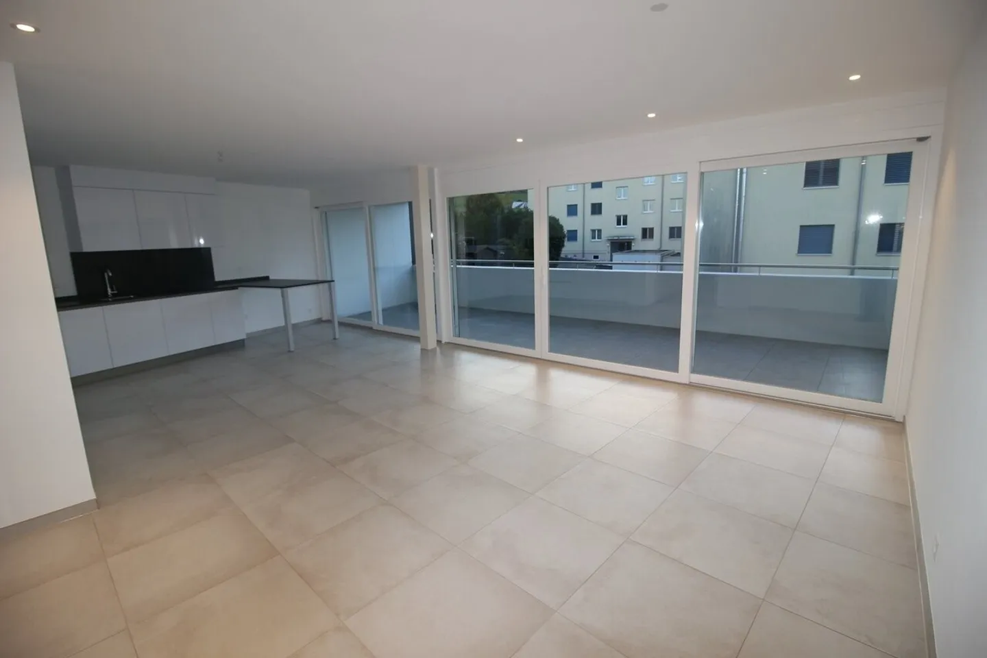 Apartment for rent - Photo 2 of 13