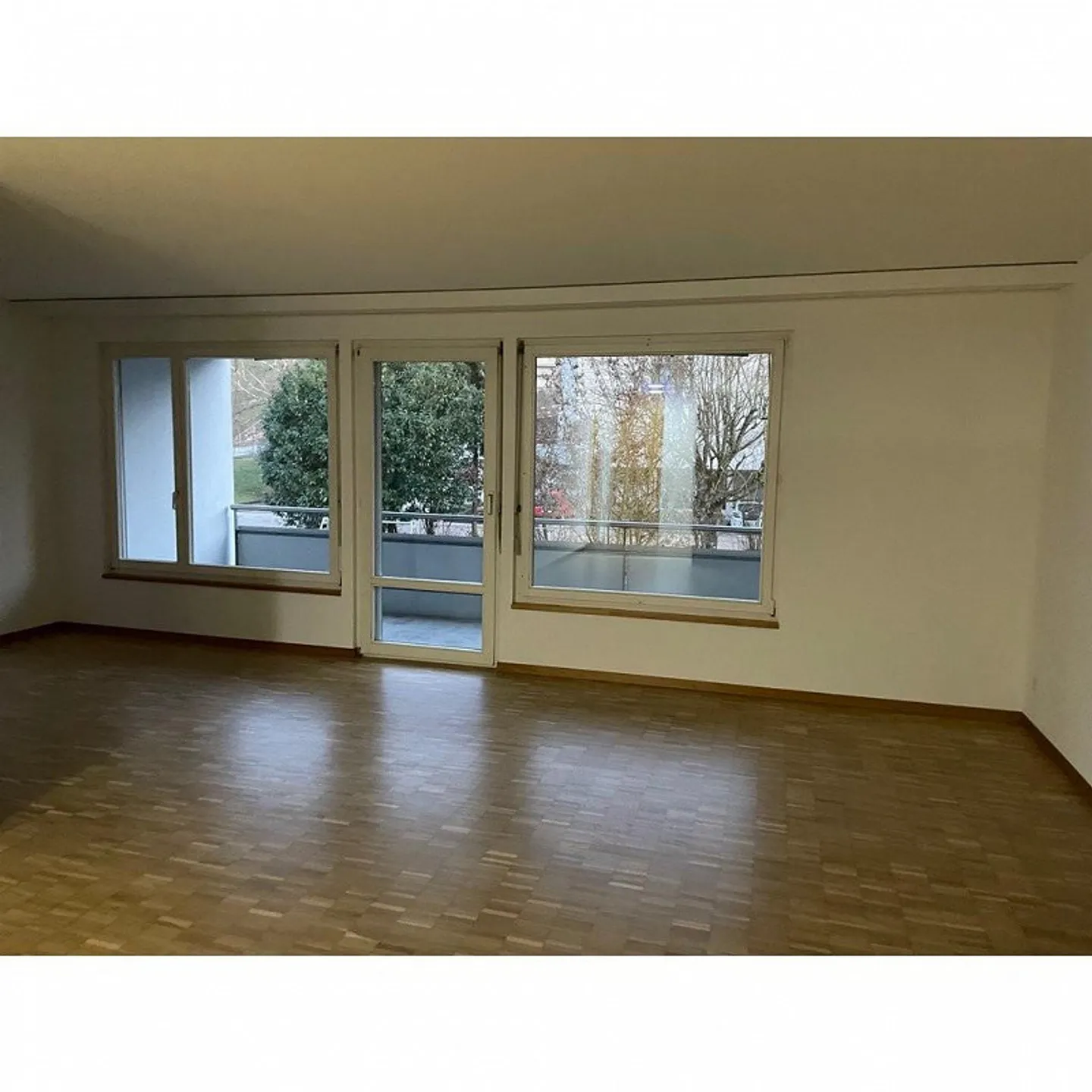 Vivre agréablement dans un quartier familial - Photo 4 sur 7
