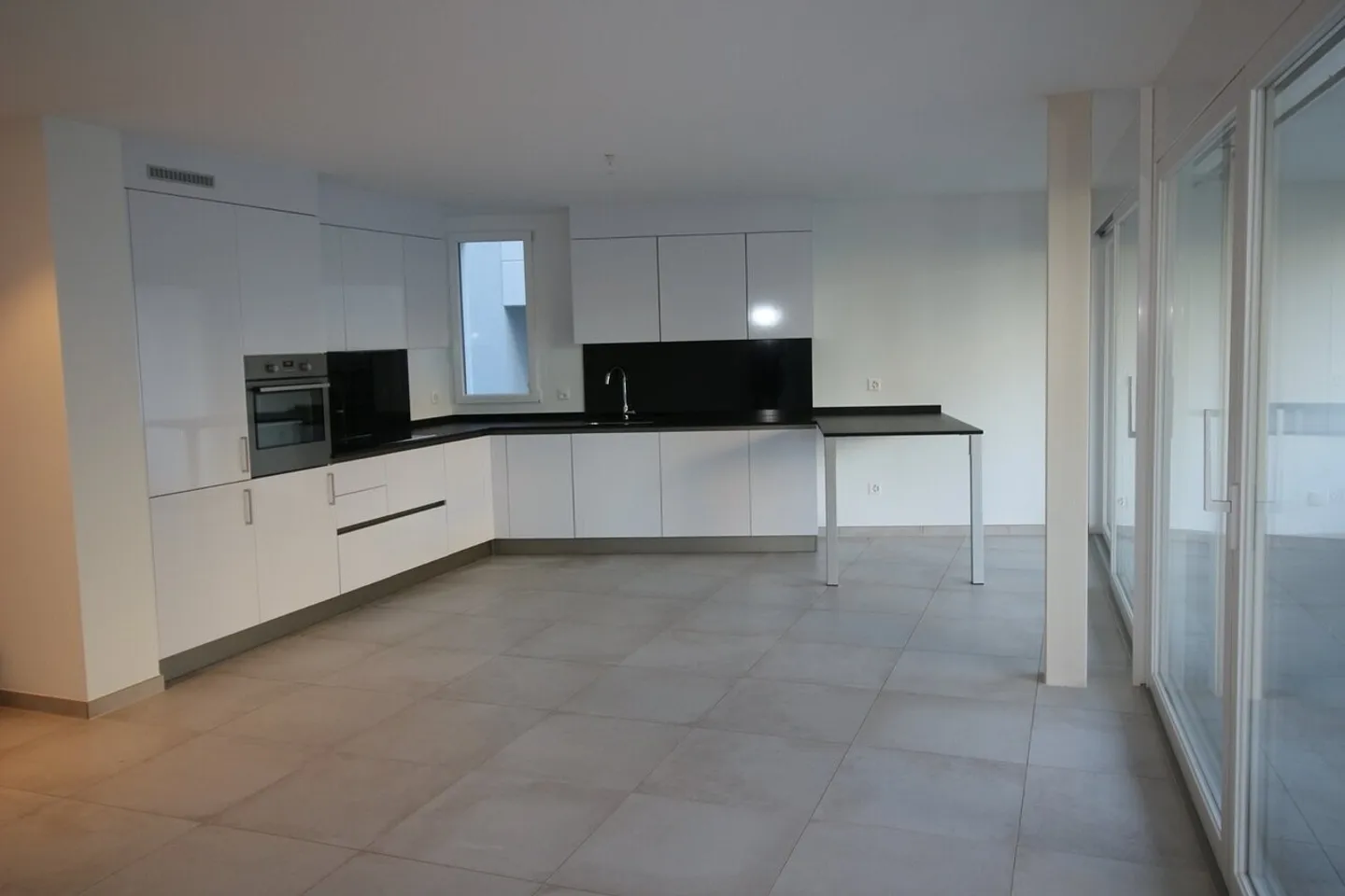 Apartment for rent - Photo 3 of 13