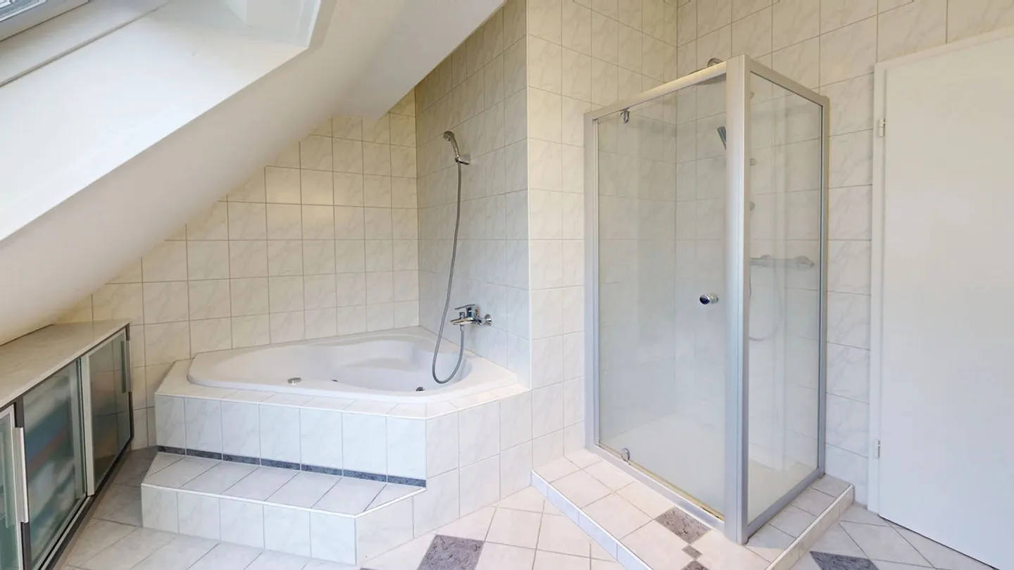 Family-friendly 5.5-room semi-detached house with fireplace and sauna - Photo 15 of 23