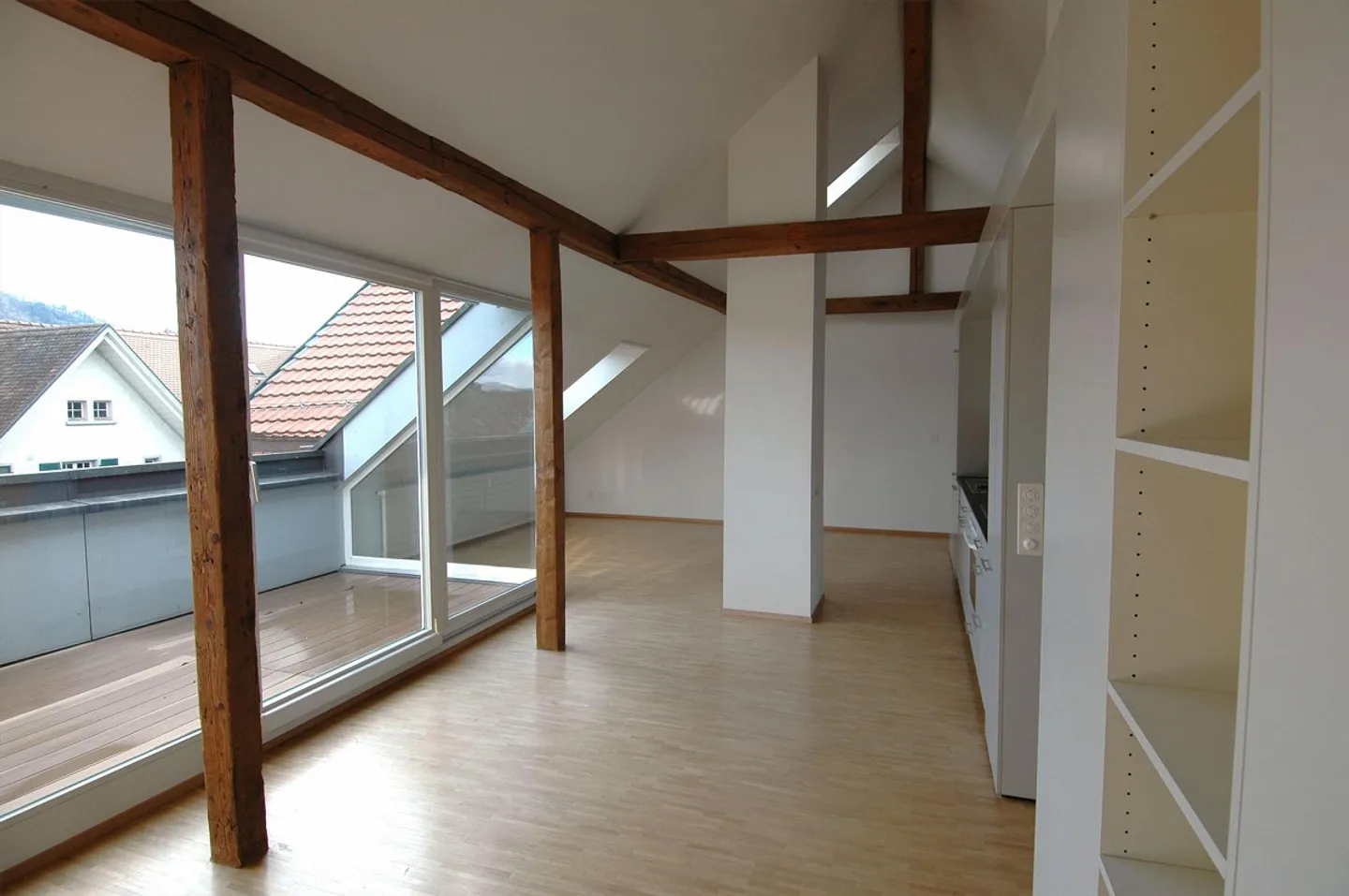 Attico attraente con terrazza sul tetto nel popolare quartiere Mattenhof - Foto 8 di 27
