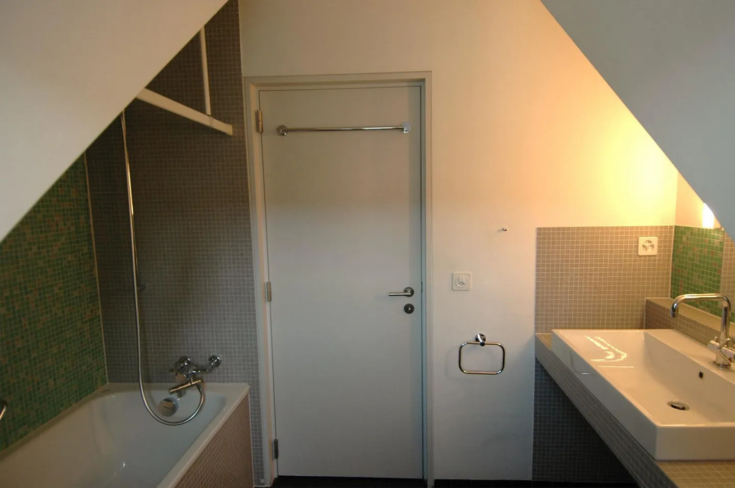 Attico attraente con terrazza sul tetto nel popolare quartiere Mattenhof - Foto 21 di 27