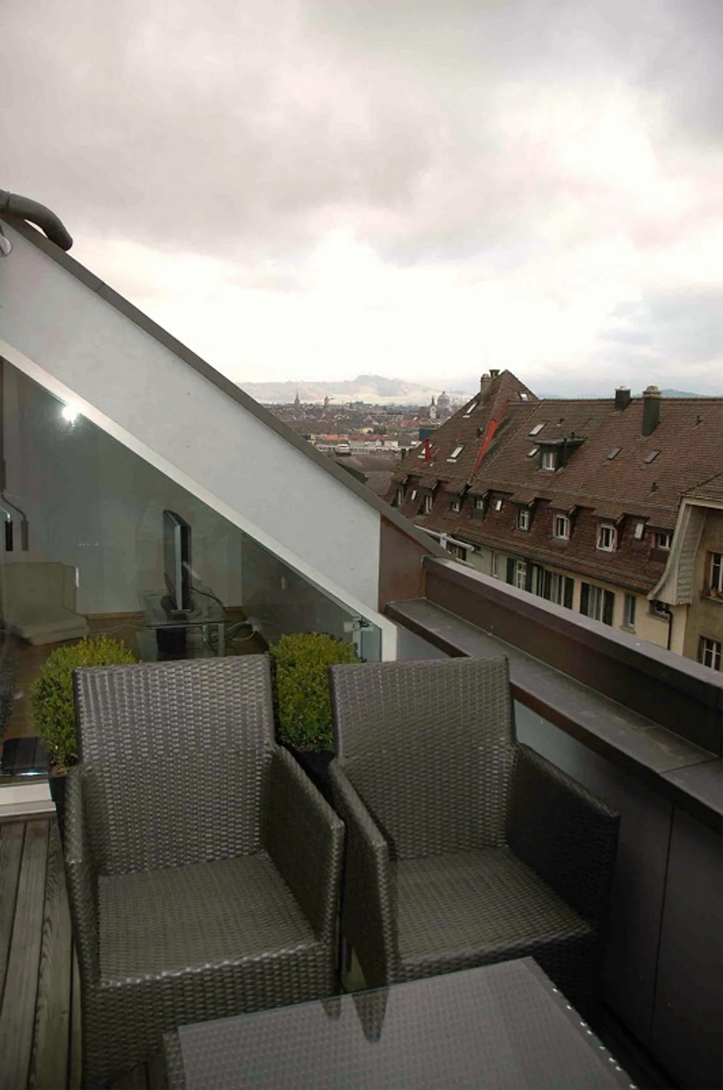 Attico attraente con terrazza sul tetto nel popolare quartiere Mattenhof - Foto 26 di 27