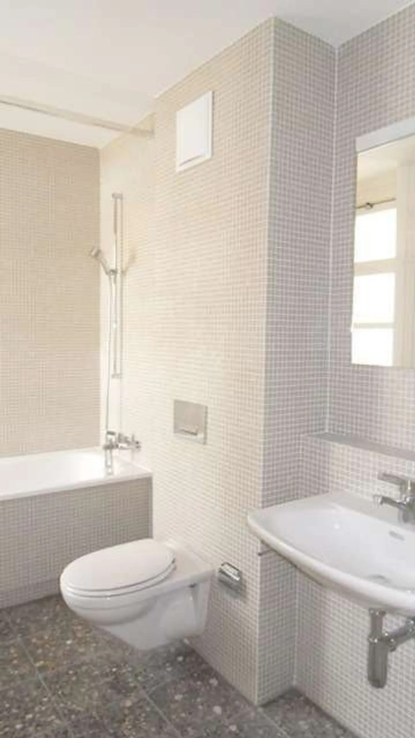 Charming old apartment meets modern living comfort - Photo 3 of 5