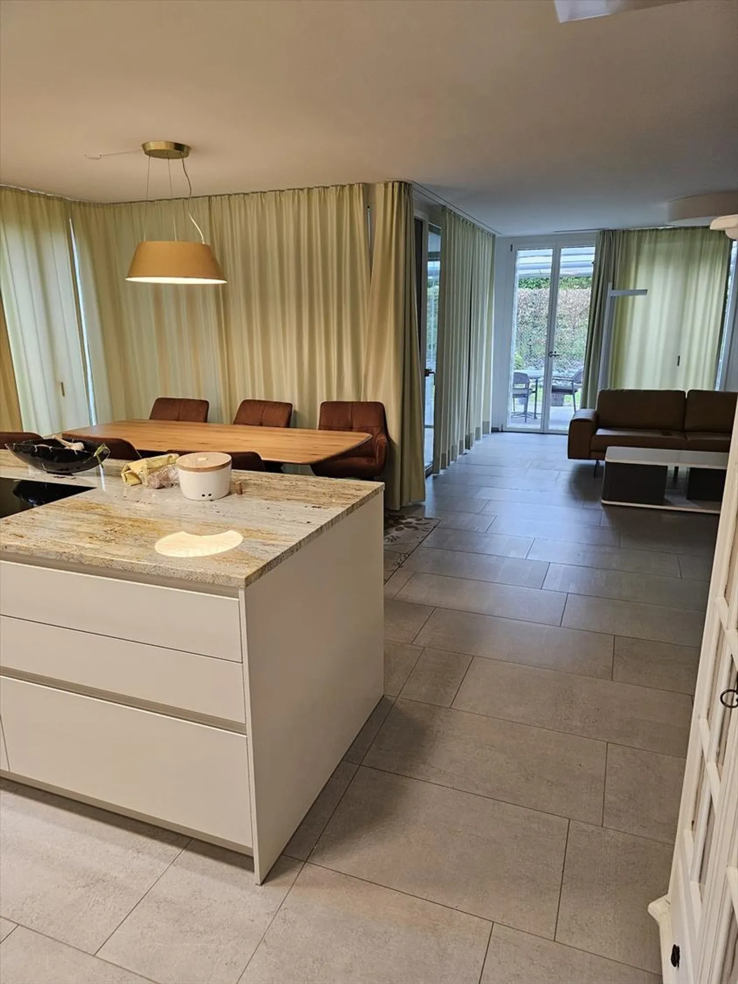 3.5 Zimmer Terrassen Wohnung, möbliert - Foto 2 von 10