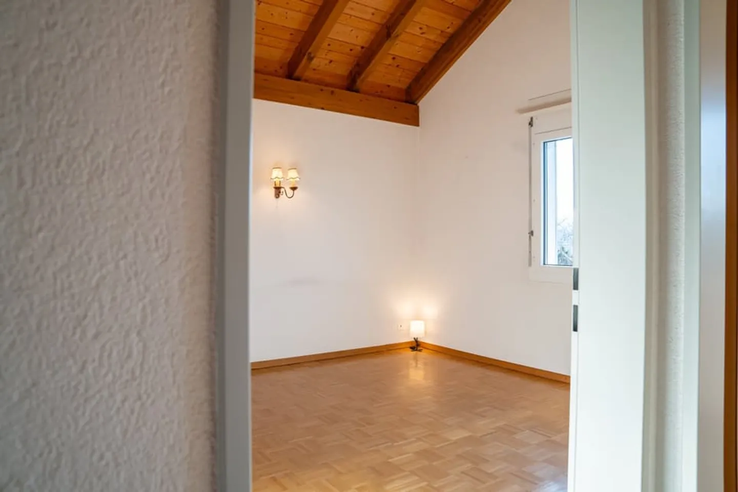 Appartement 4 pièces avec galerie | dernier étage | exposition sud ensoleillée à Sutz - Photo 10 sur 13