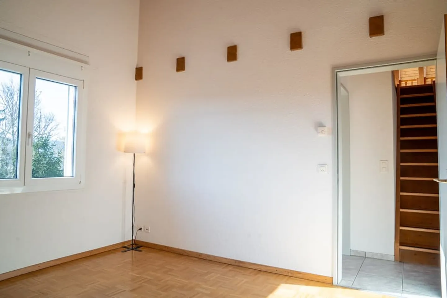 Appartement 4 pièces avec galerie | dernier étage | exposition sud ensoleillée à Sutz - Photo 11 sur 13