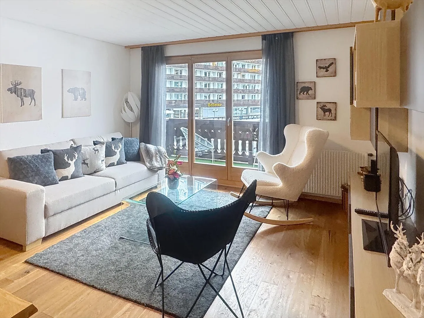 Rare for sale Magnificent 3.5 P renovated CLOSE TO THE CABLE CAR! - Photo 1 of 7