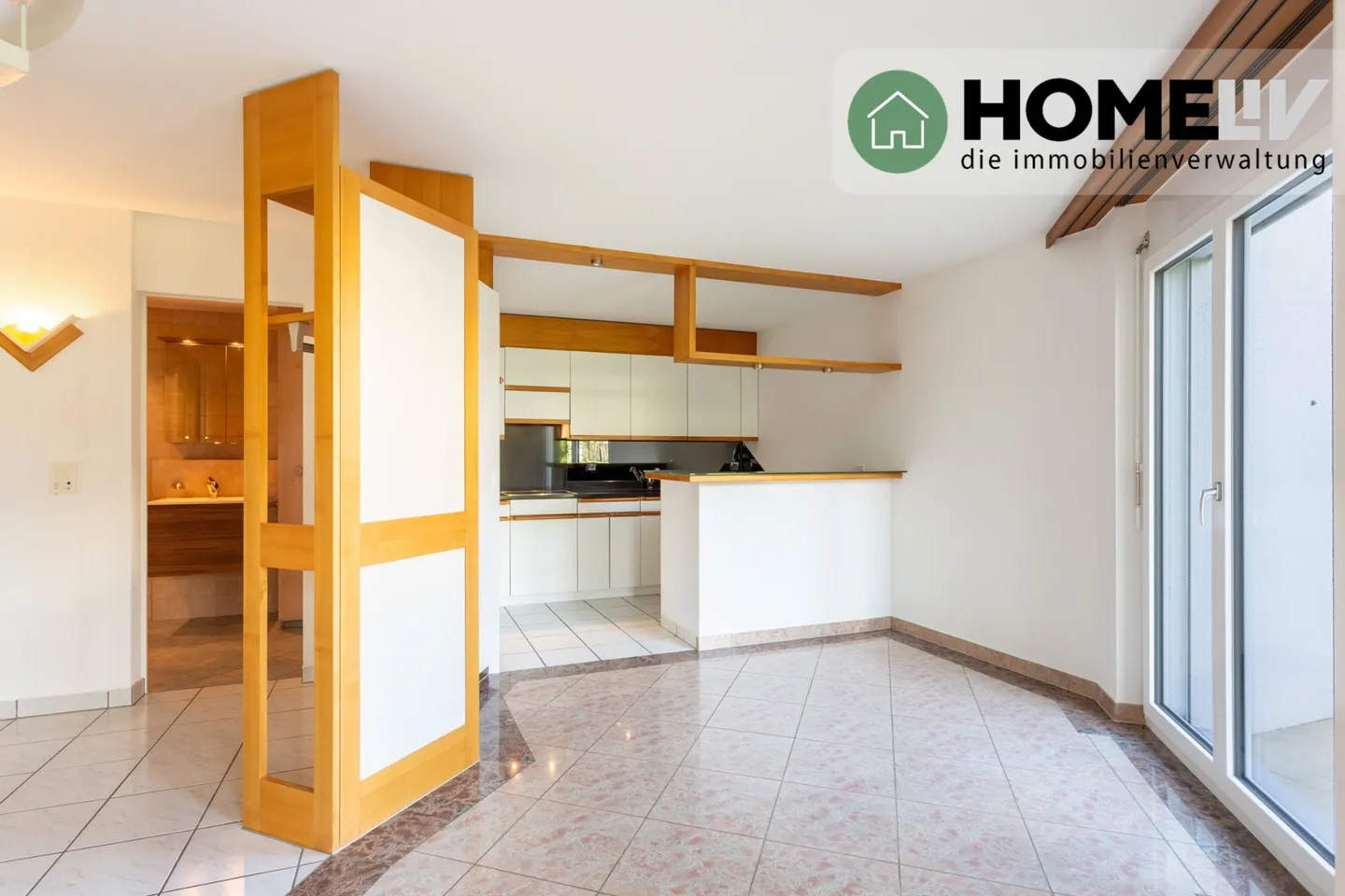 Spacious 4.5-room maisonette apartment with garden seating area - Photo 1 of 10