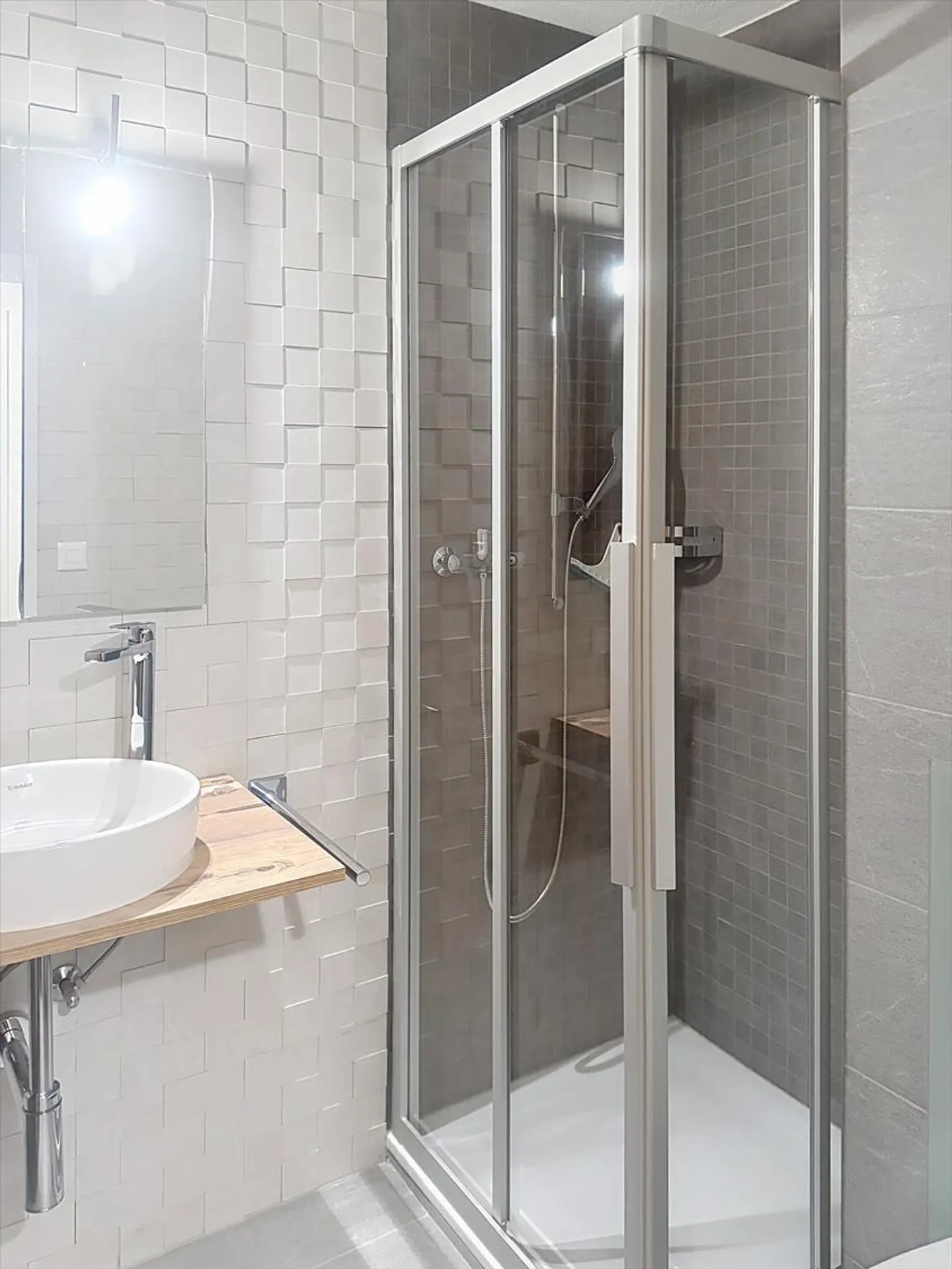 Rare for sale Magnificent 3.5 P renovated CLOSE TO THE CABLE CAR! - Photo 6 of 7