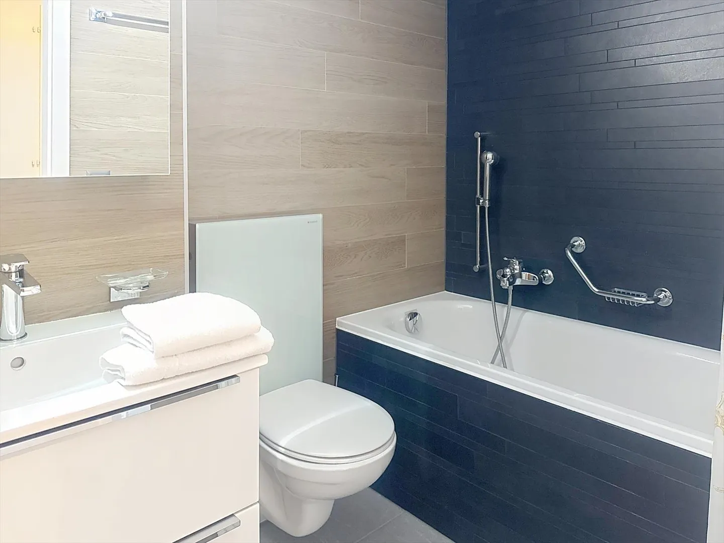 Rare for sale Magnificent 3.5 P renovated CLOSE TO THE CABLE CAR! - Photo 7 of 7