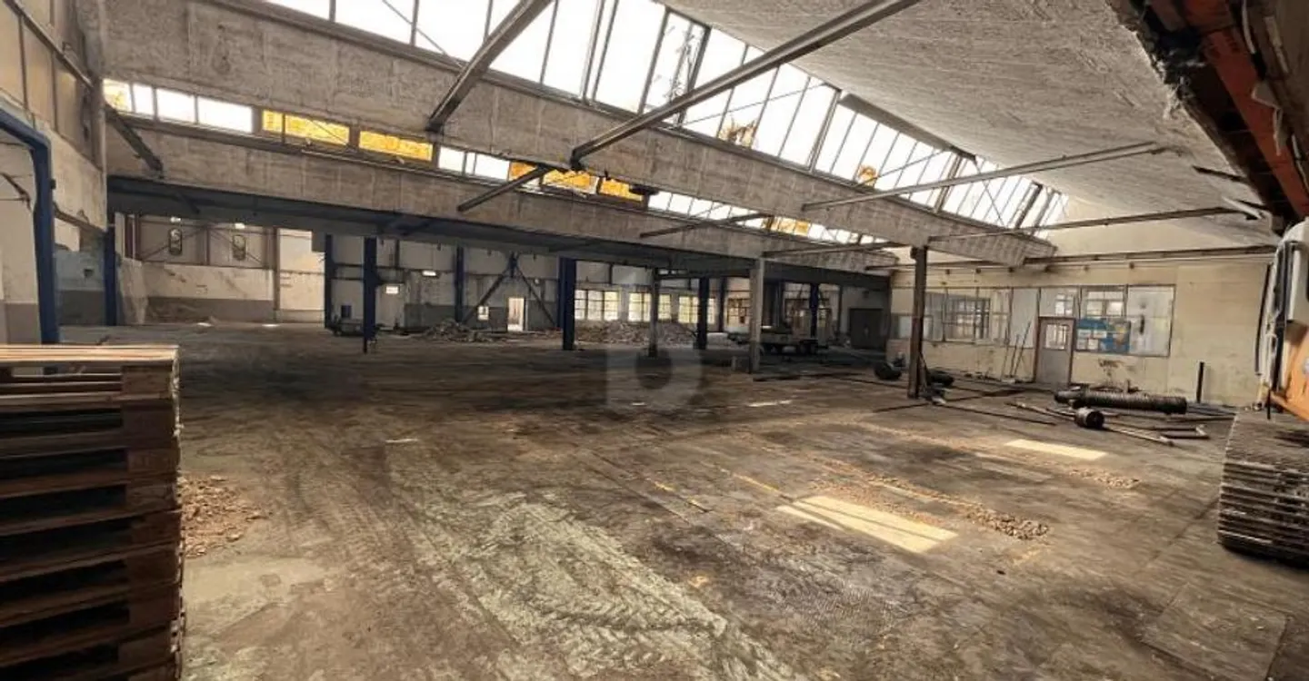 Entrepôt spacieux à louer - Photo 2 sur 6