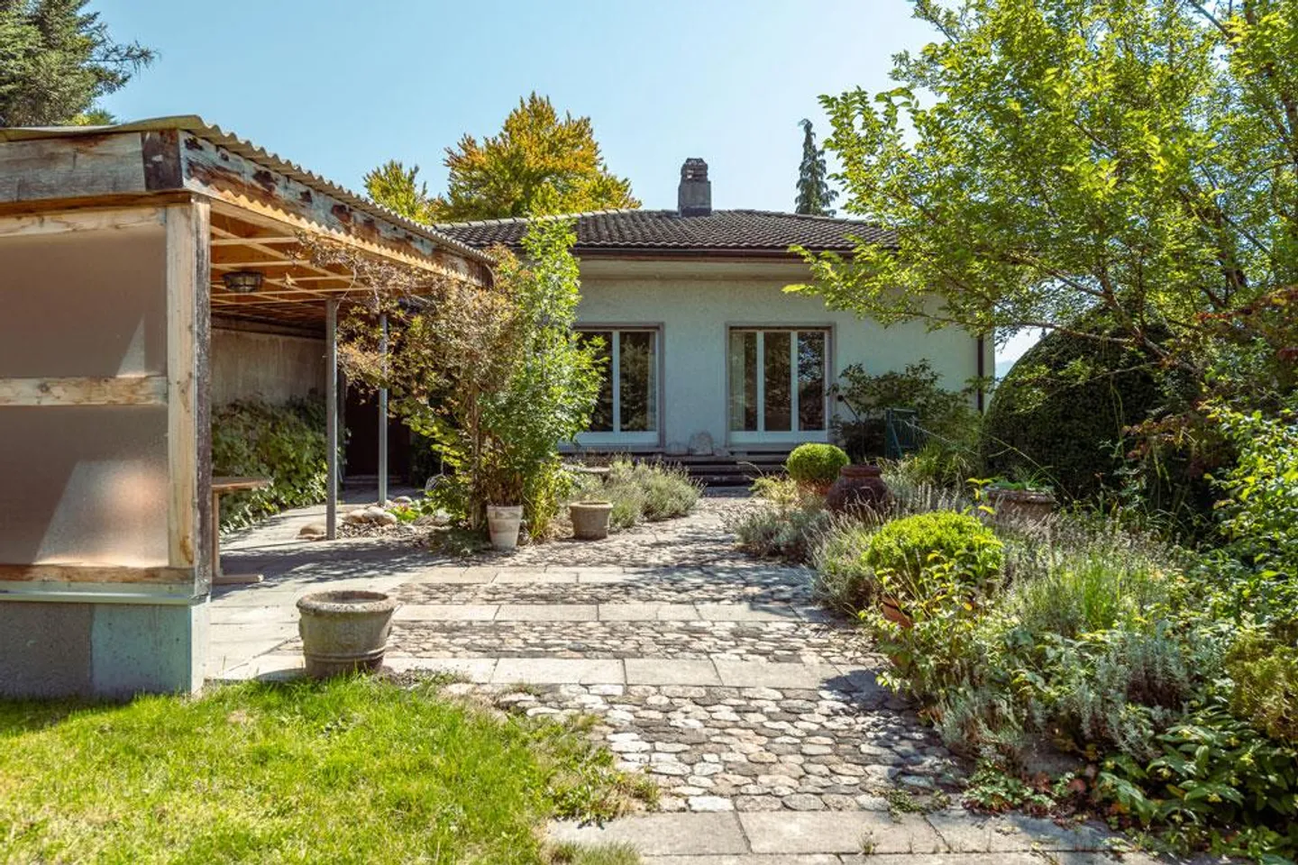 Villa in exclusive southern slope location - Photo 3 of 15